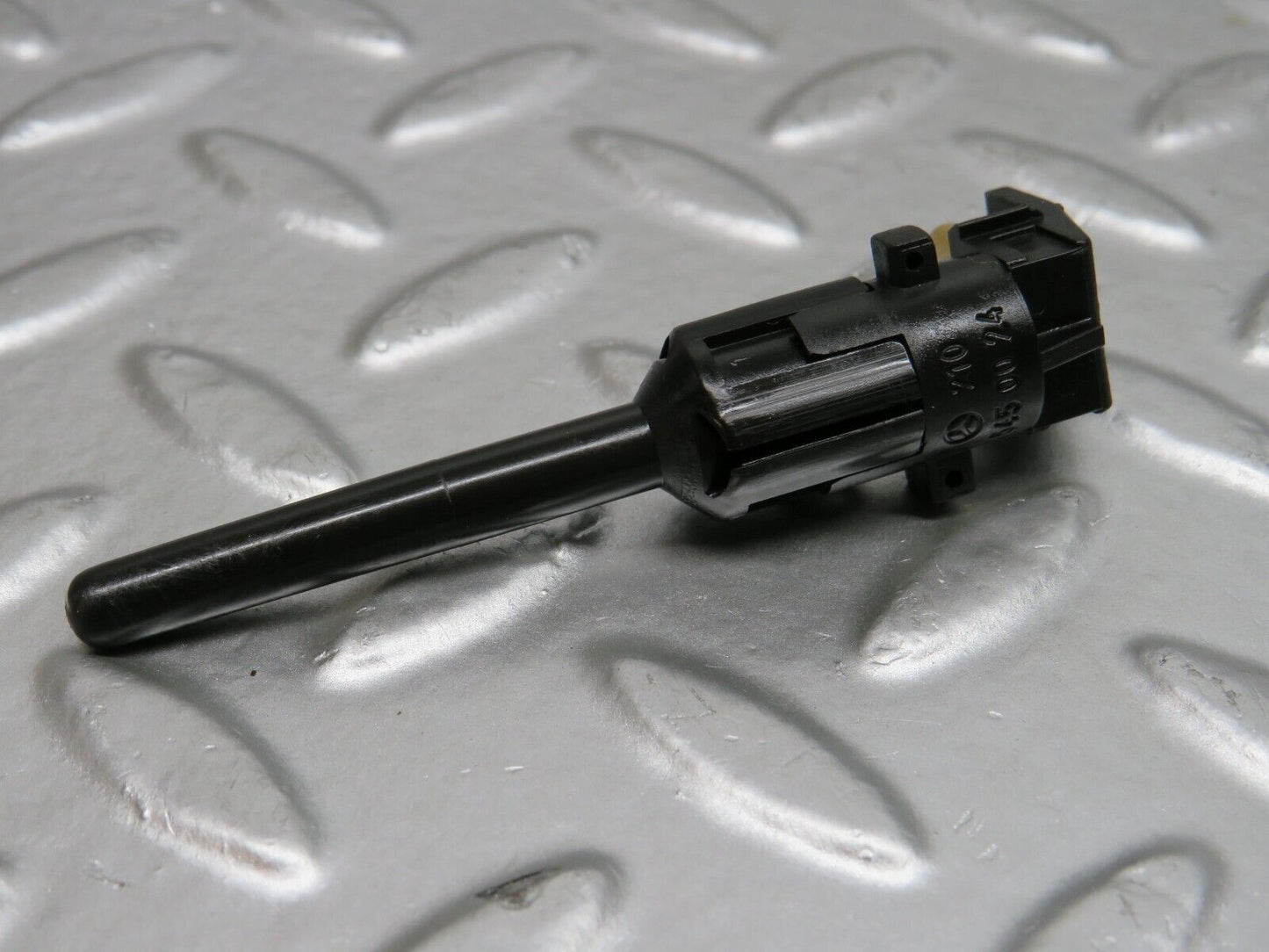 24636 Mercedes-Benz W140S320 Coolant Level Sensor 2105450024