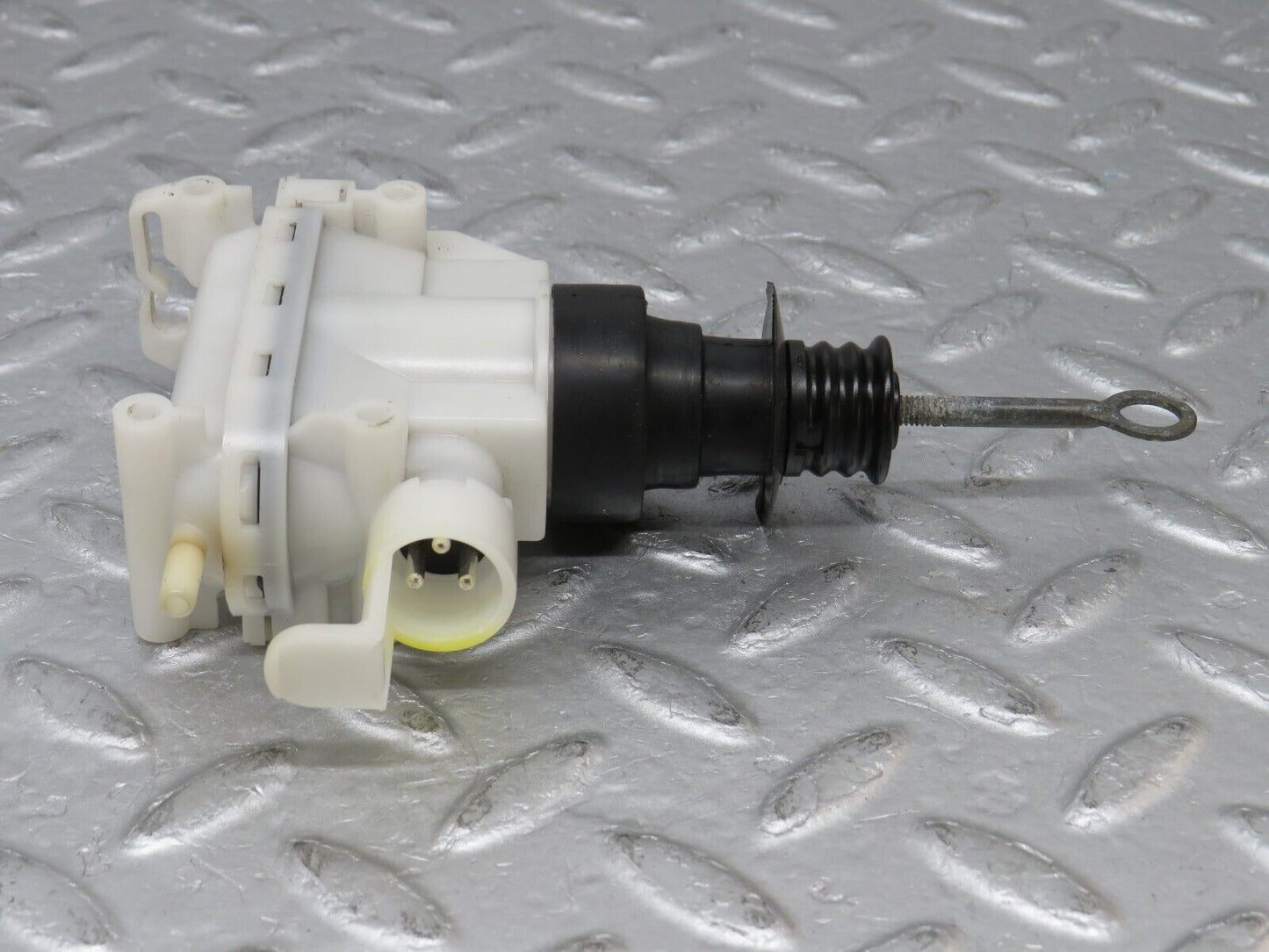 36631 Mercedes-Benz W201 190E Front Left Door Lock Vacuum Actuator