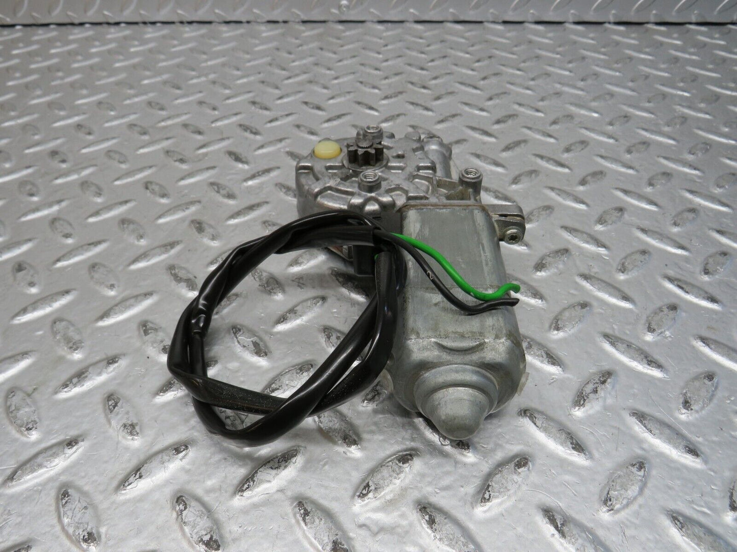 28736 Mercedes-Benz W123 230E Rear Left Window Regulator Motor 0130821017