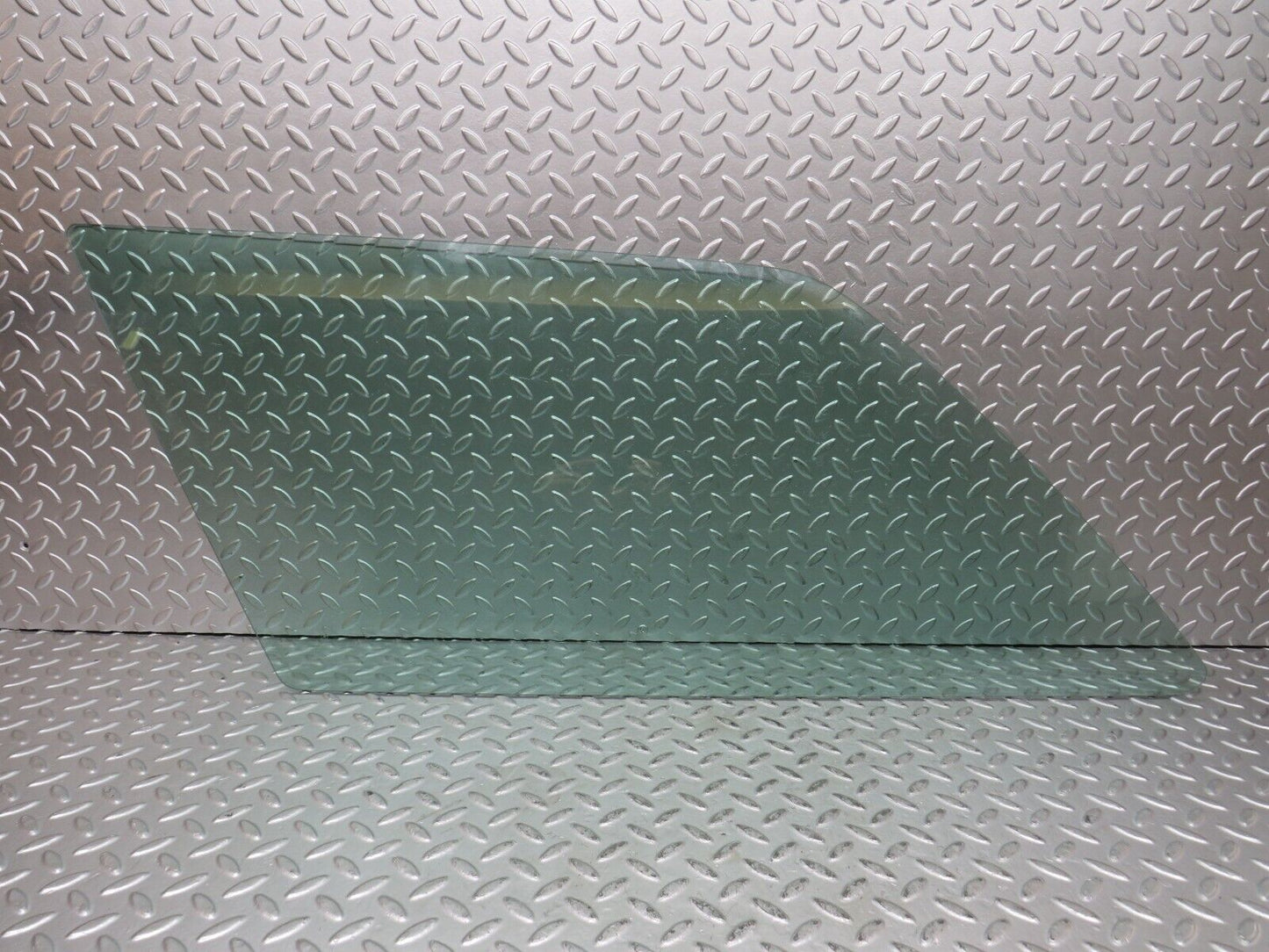 27843 Mercedes-Benz S124 300TE Wagon Rear Left Trunk Quarter Window Glass