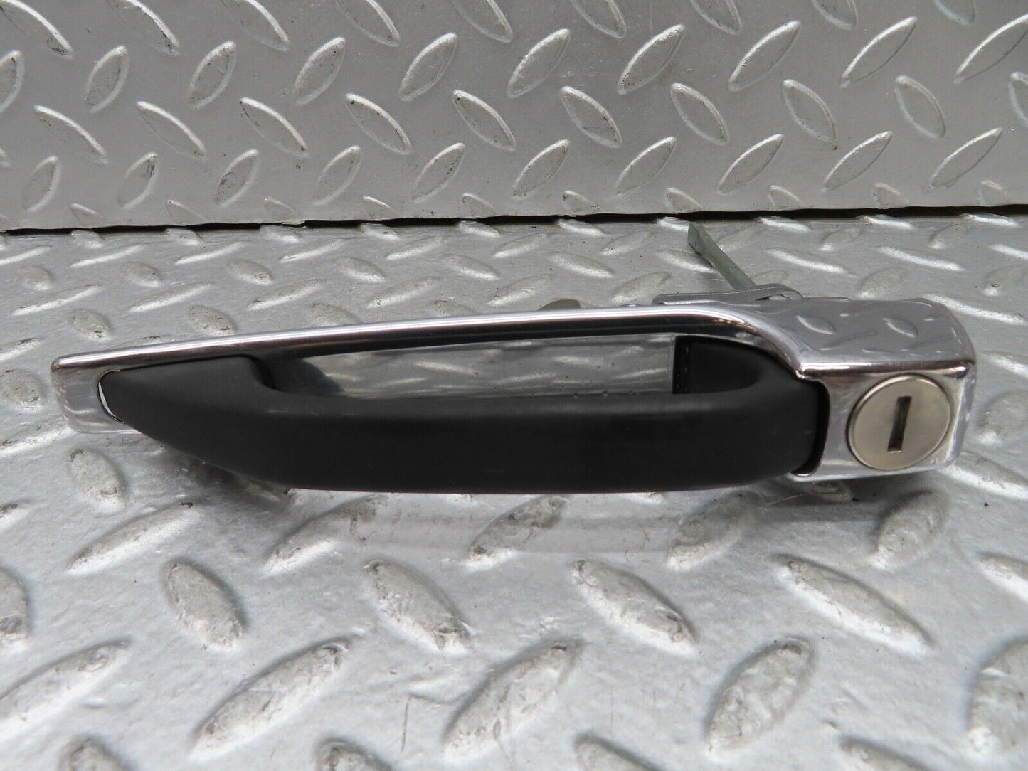 19150 Mercedes-Benz W123 300D Front Exterior Door Handle 1237600159