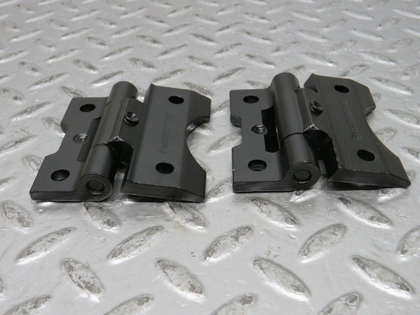 32147 Mercedes-Benz W123 230E Door Hinge Pair 1237200037