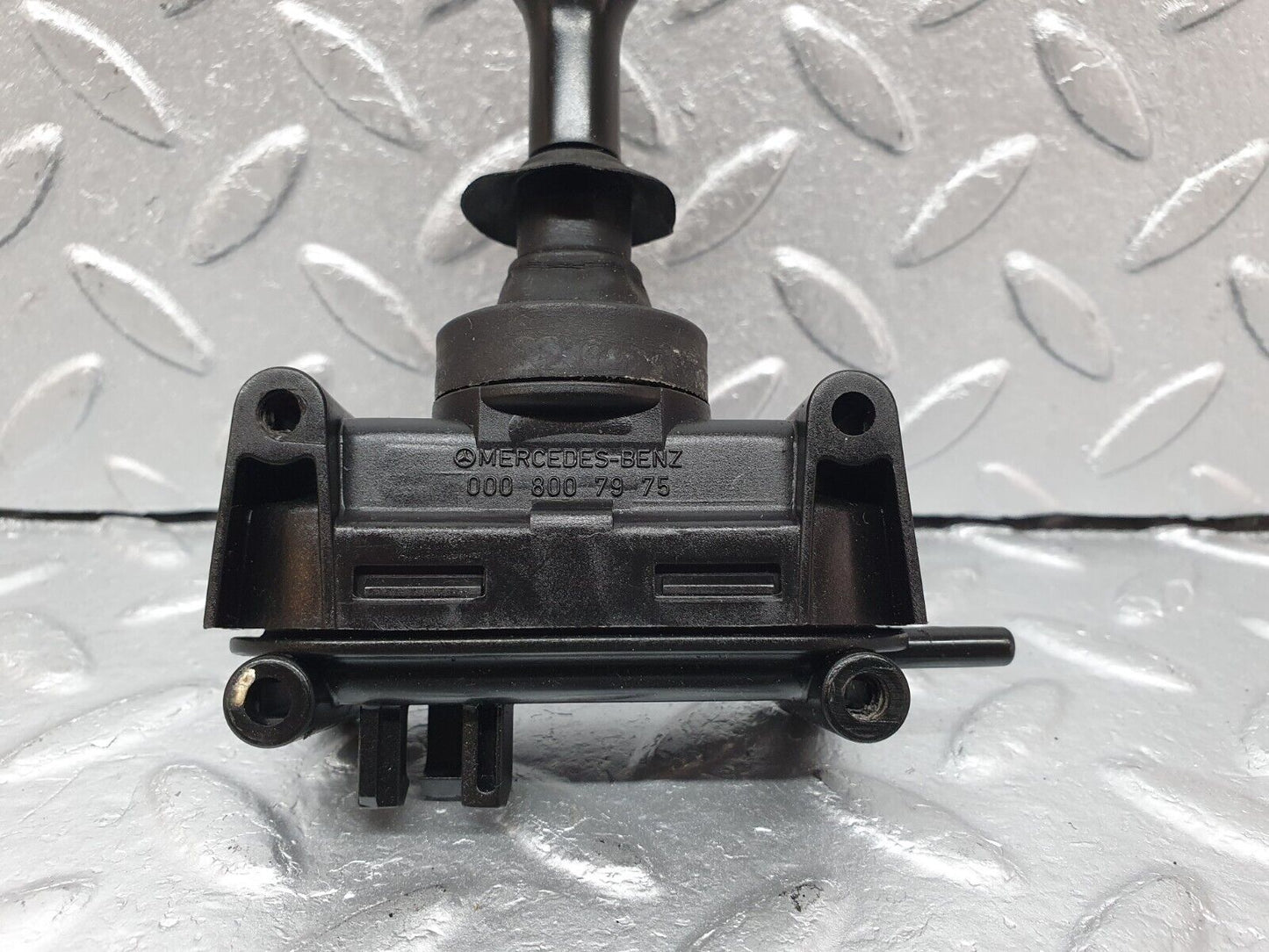 41512 Mercedes-Benz W124 200E Rear Door Lock Vacuum Actuator 0008007975