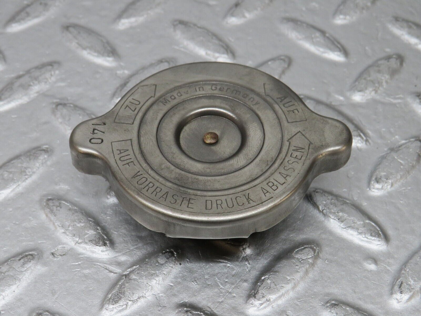 37741 Mercedes-Benz A124 320E Cabriolet Radiator Cap