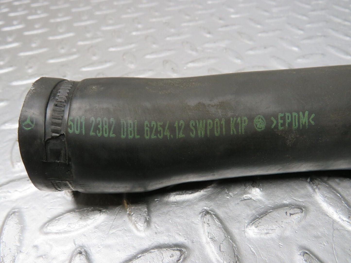 39589 Mercedes-Benz R129 320SL Coupe Radiator Upper Hose Pipe 1295012382