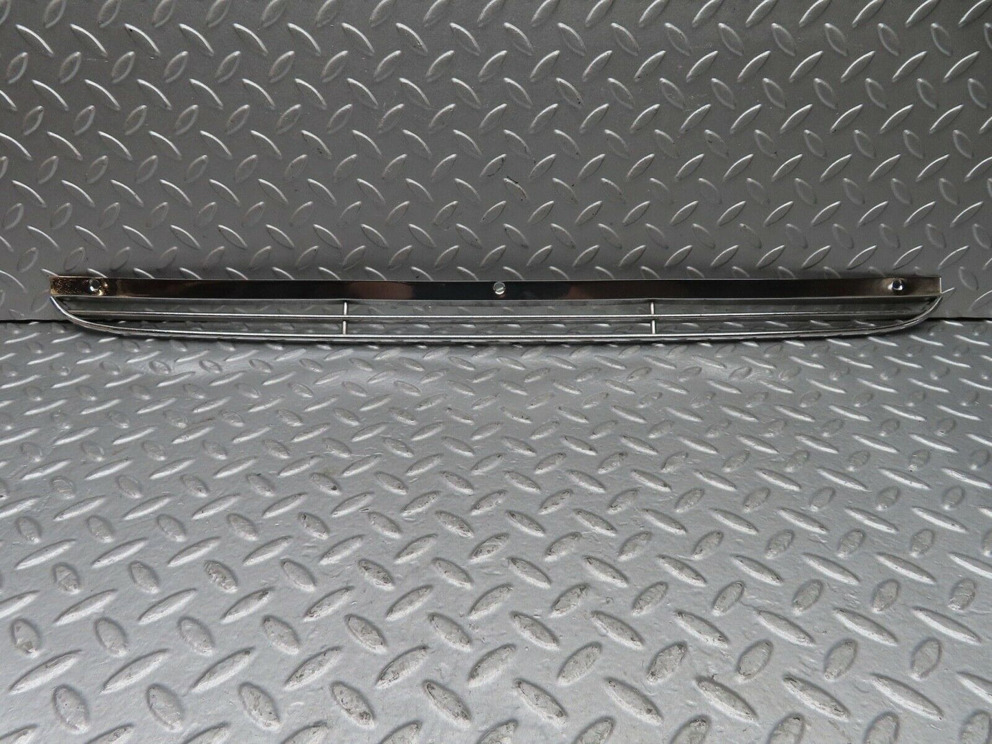18449 Mercedes-Benz W111 220SE Coupe Air Intake Chrome Grill