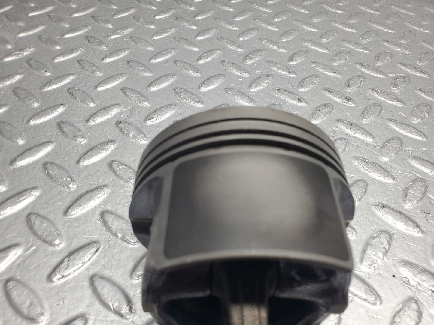 W124 Wagon piston with connecting rod used OEM