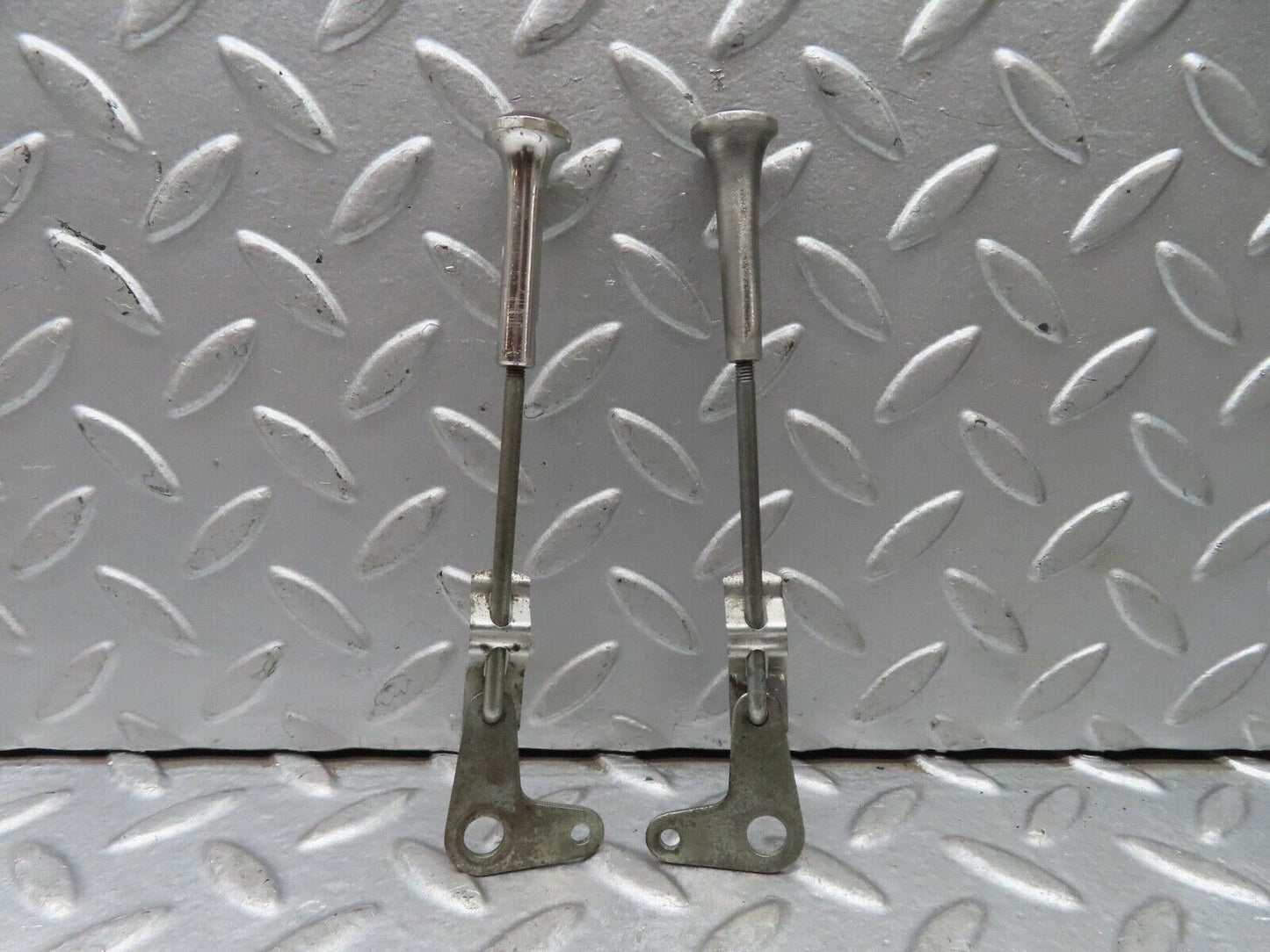 19017 Mercedes-Benz W120 W121 Ponton Rear Door Lock Knob Pair