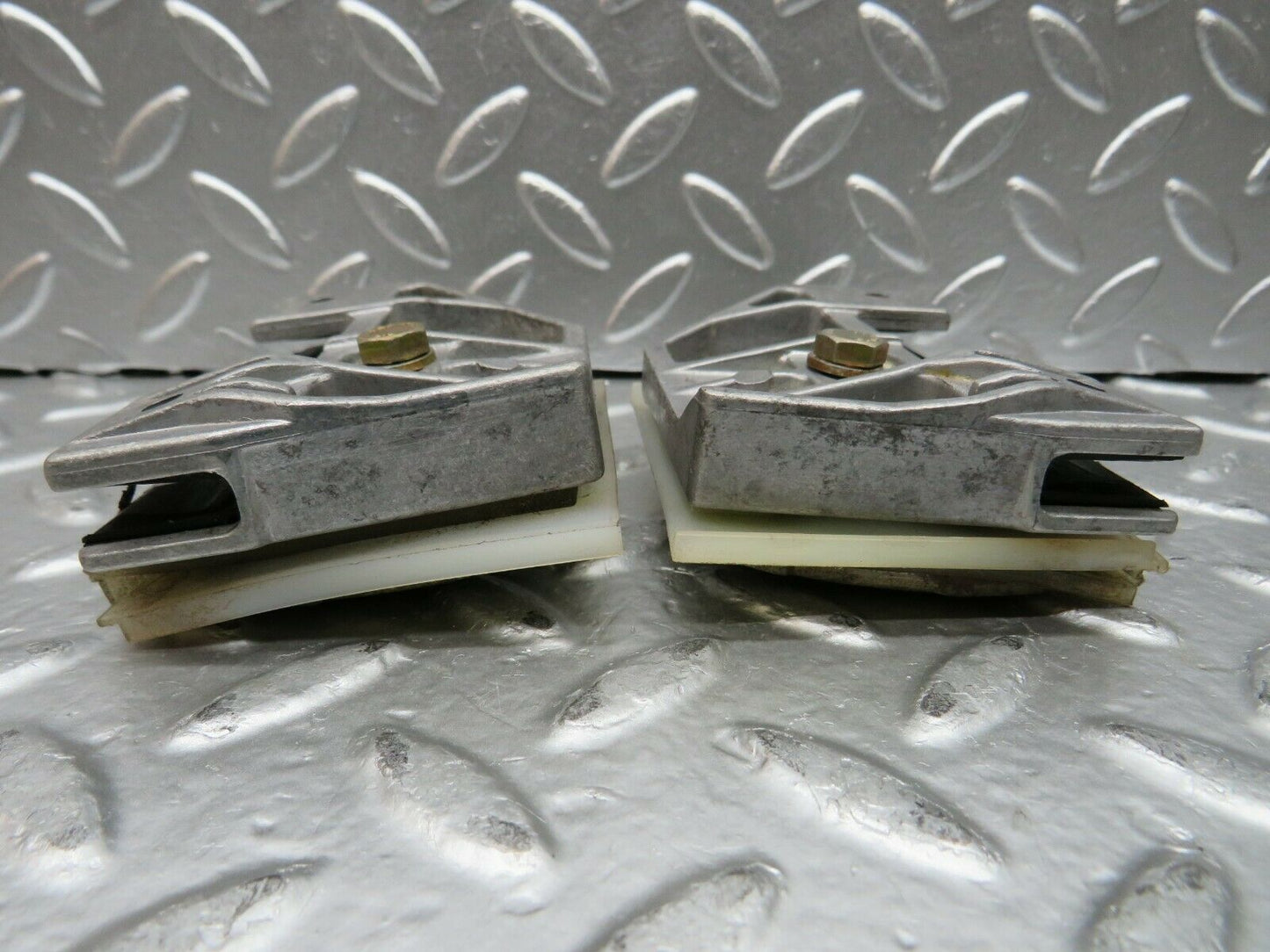 22640 Mercedes-Benz C124 E220 Coupe Door Window Guide Pad Pair 1247250132
