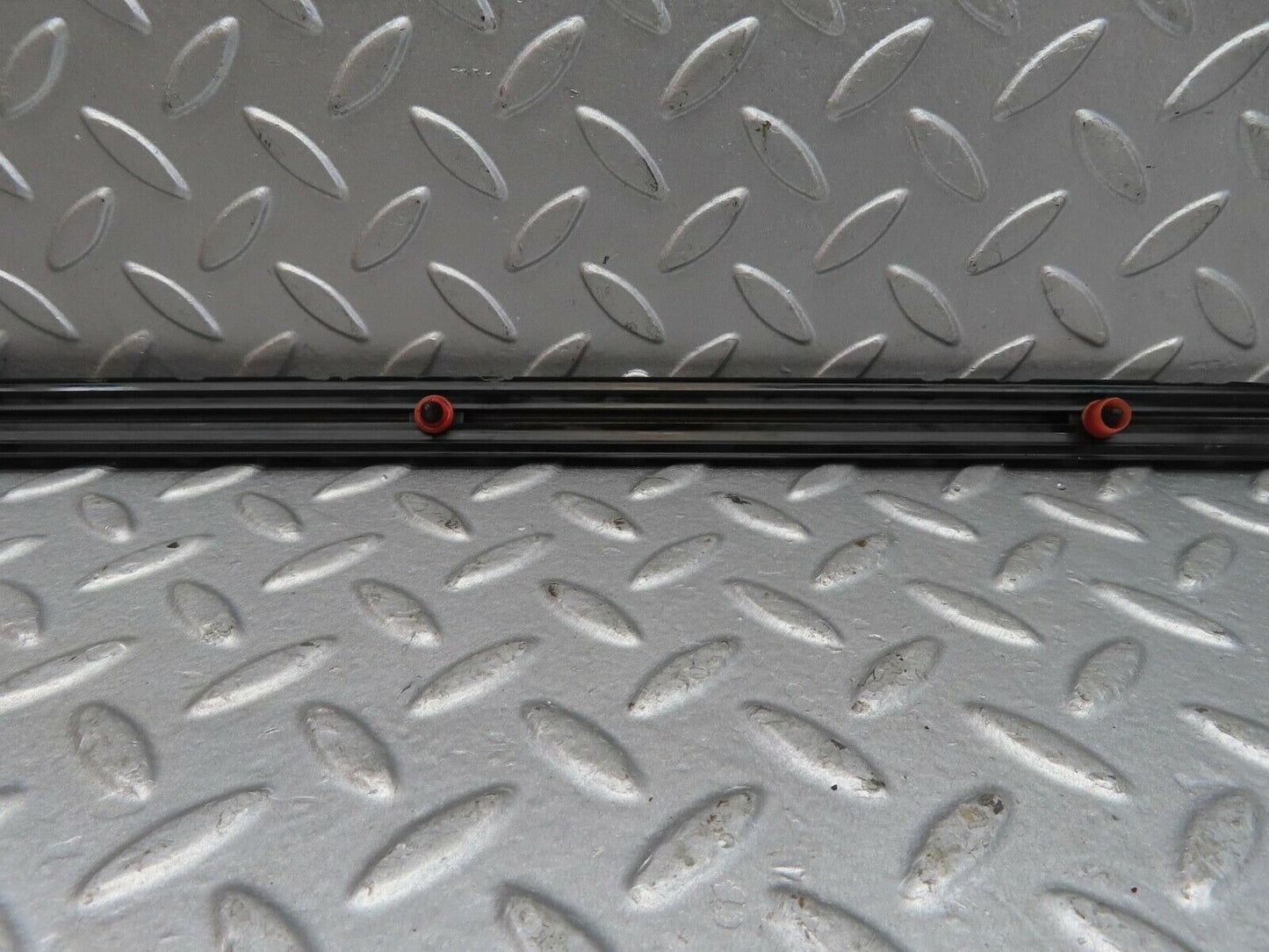 13443 Mercedes-Benz W123 200 Front Right Fender Centre Moulding Trim