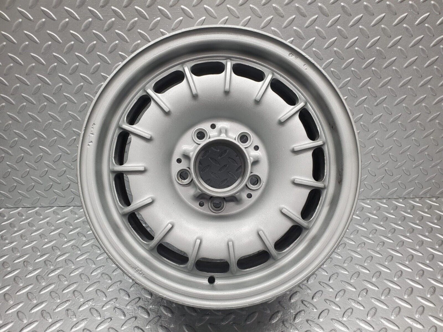 46813 Mercedes-Benz Alloy Wheel Mexican Hat 6Jx14H2 ET30 1084000902
