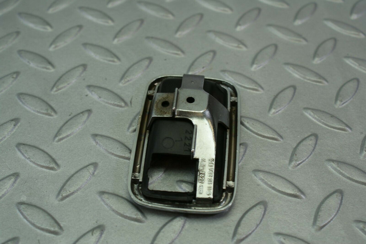 3184 Mercedes-Benz W115 220D Chrome Frame For Door Handle Left 1087660511