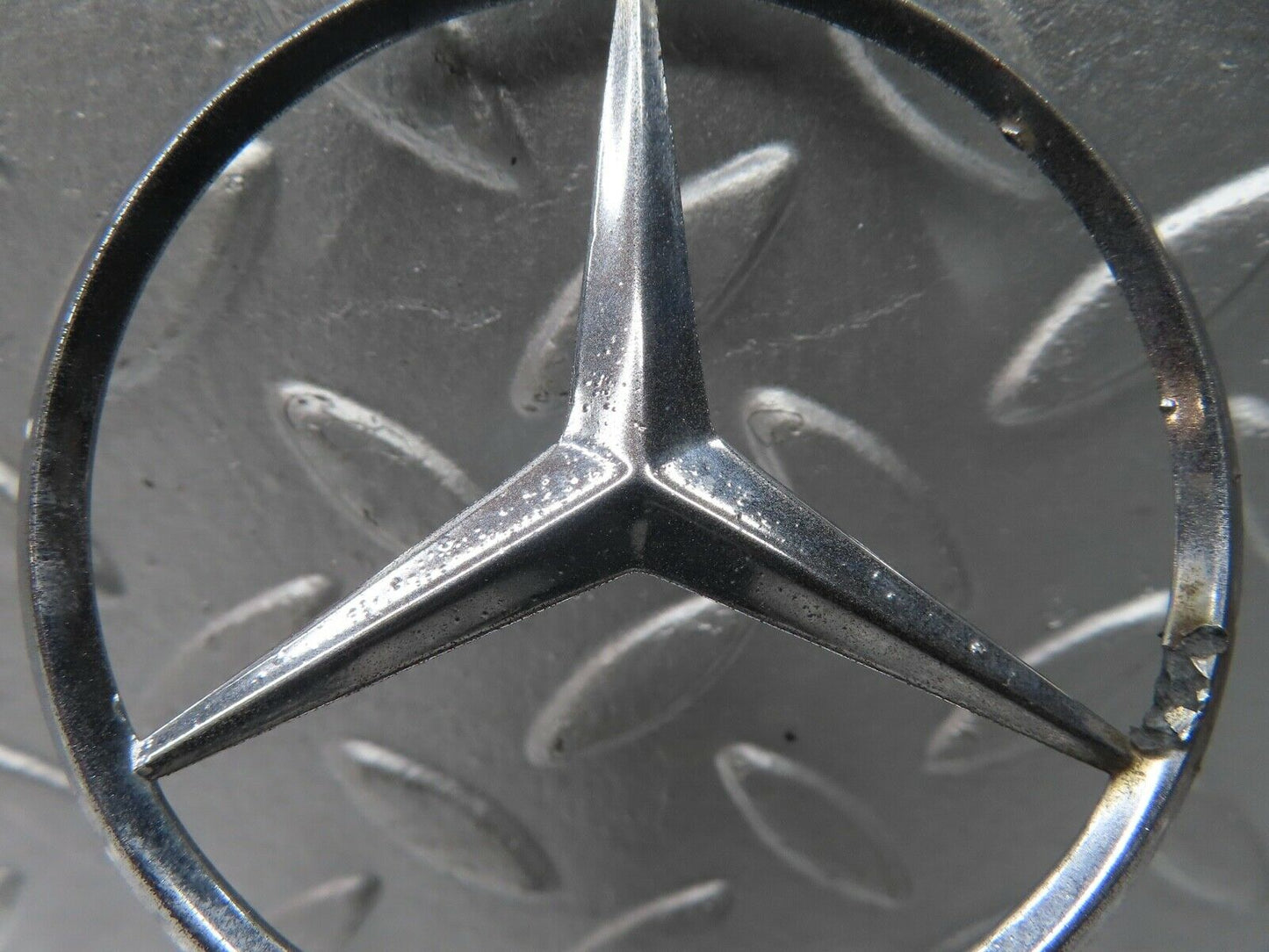 21544 Mercedes-Benz W126 300SE Front Badge Emblem 1238800086
