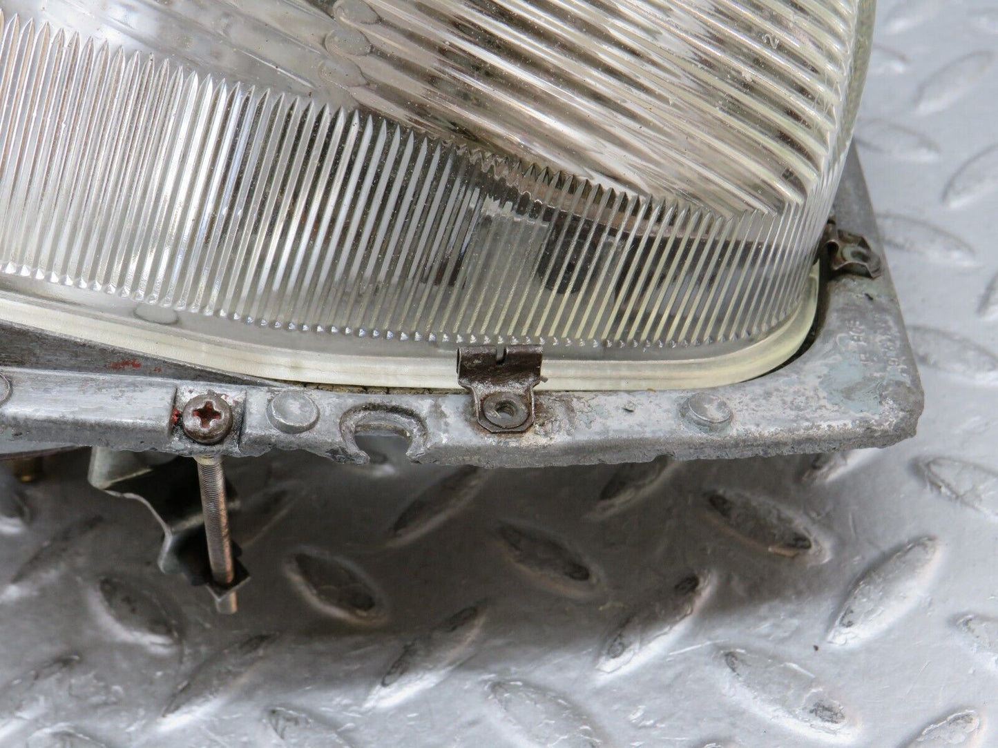35864 Mercedes-Benz W108 Headlight Bosch 1305630023