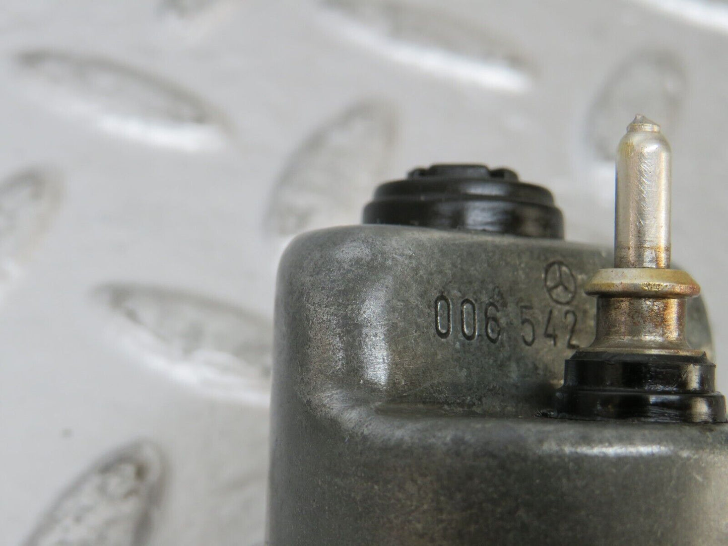 25780 Mercedes-Benz W124 280E Oil Pressure Sensor 0065429417