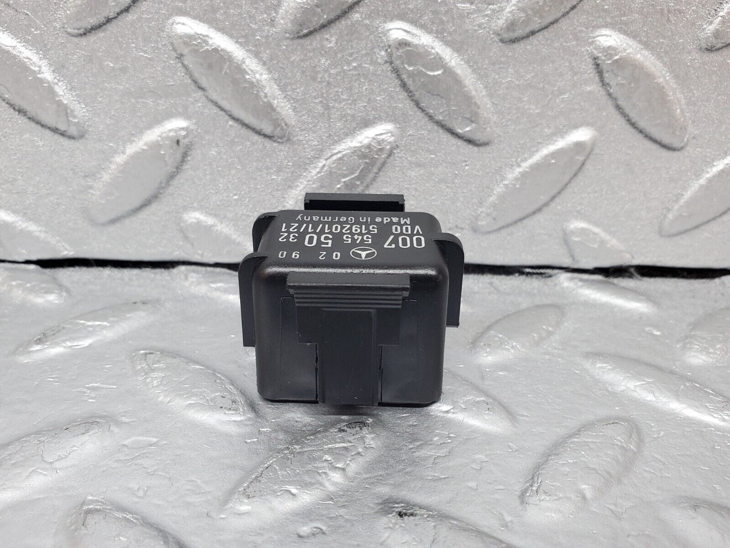 44964 Mercedes-Benz R129 300SL Coupe Cruise Control Relay 0075455032