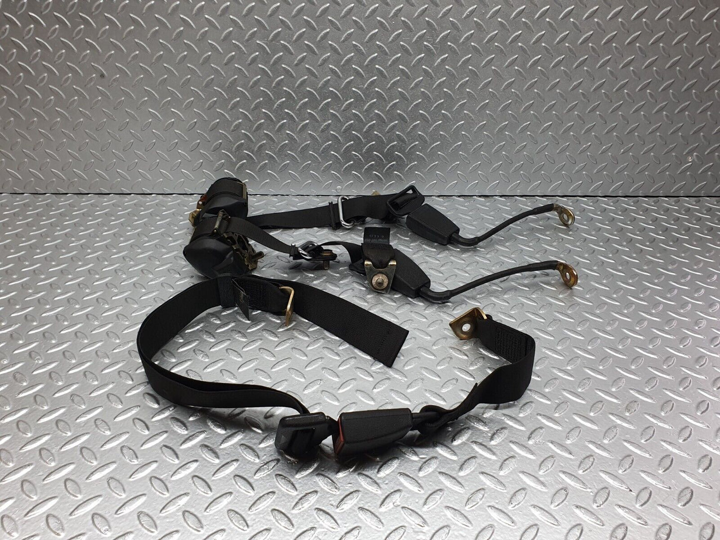 41694 Mercedes-Benz W124 200E Rear Seat Belt Set With Buckles 1248601185 1248601169 1248600585 1248600585