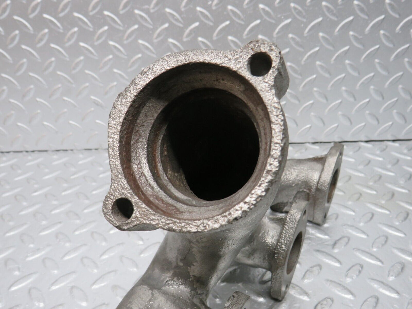 32962 Mercedes-Benz C107 R107 450 V8 Exhaust Manifold Right Side 1171420301