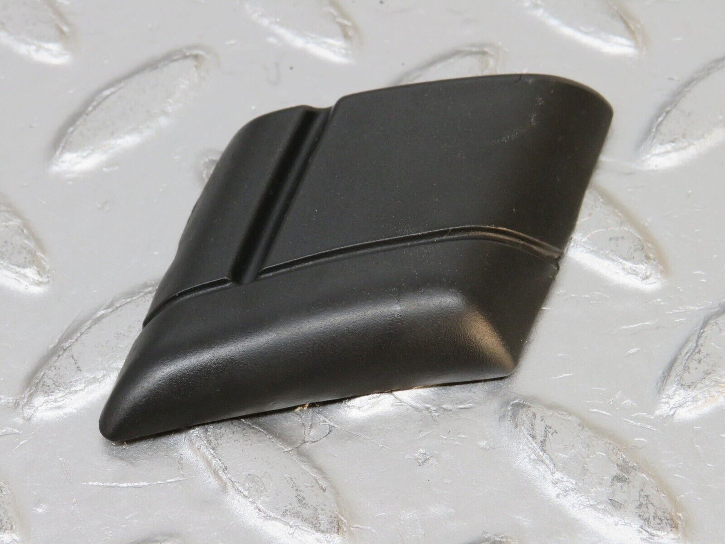 32412 Mercedes-Benz S124 300TE Wagon Rear Right Fender Wing Centre Moulding Trim