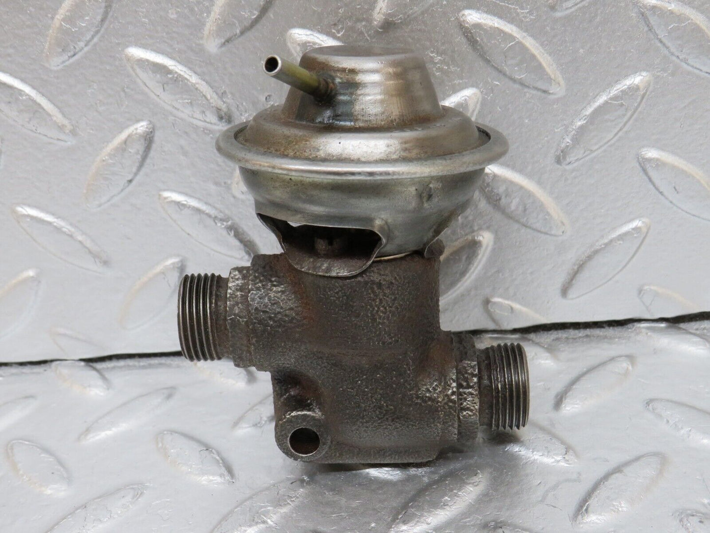 34617 Mercedes-Benz C126 380SEC Exhaust Gas Recirculation Valve EGR 0001408160