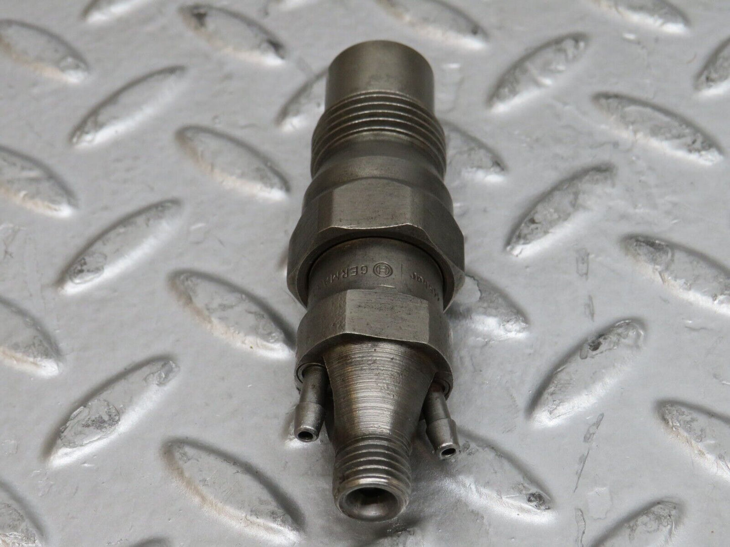 28505 Mercedes-Benz S123 240D Wagon Fuel Injector Bosch KCA30S35/4