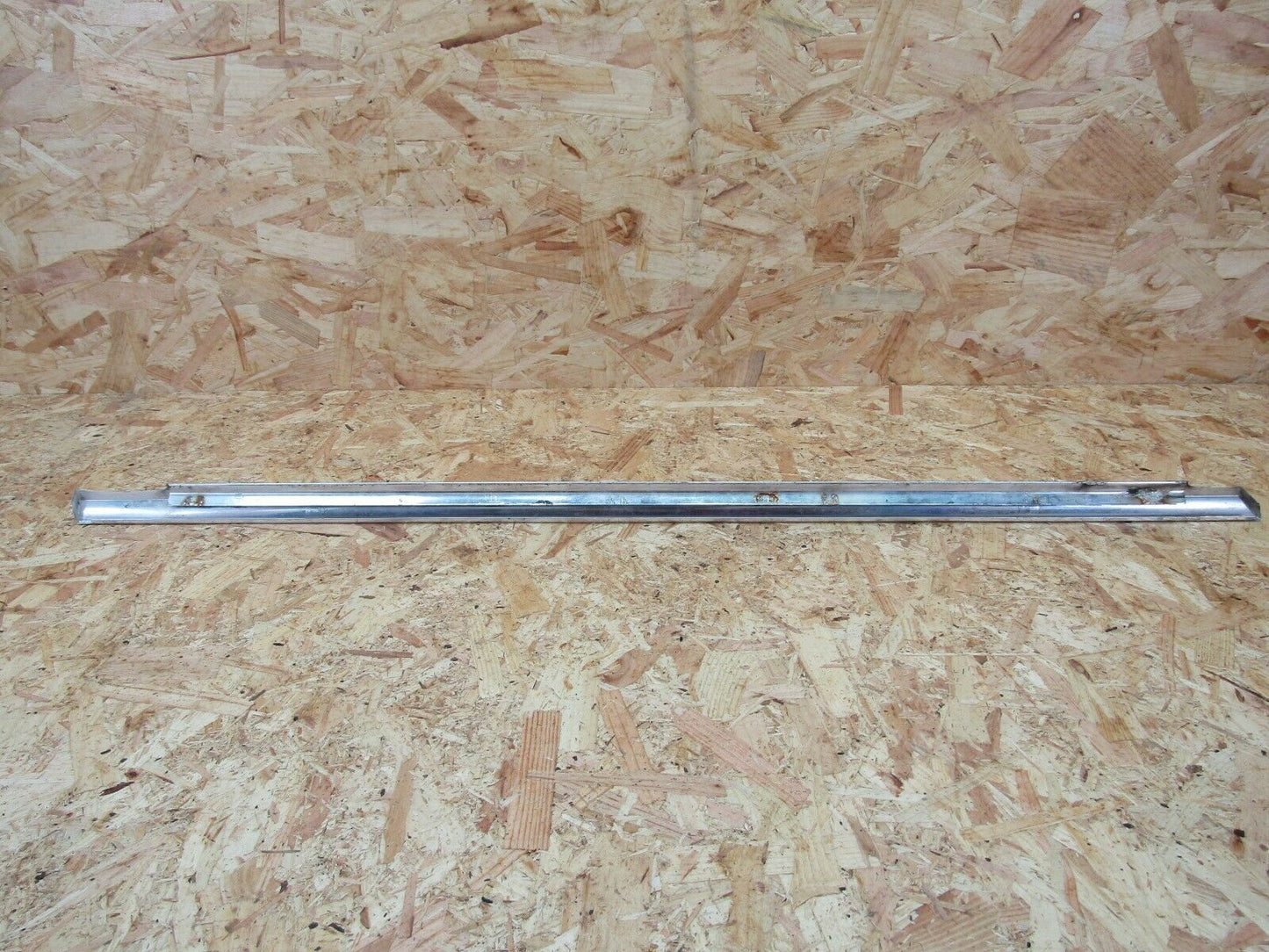 2133 Mercedes-Benz W116 350SE Front Left Door Chrome Trim