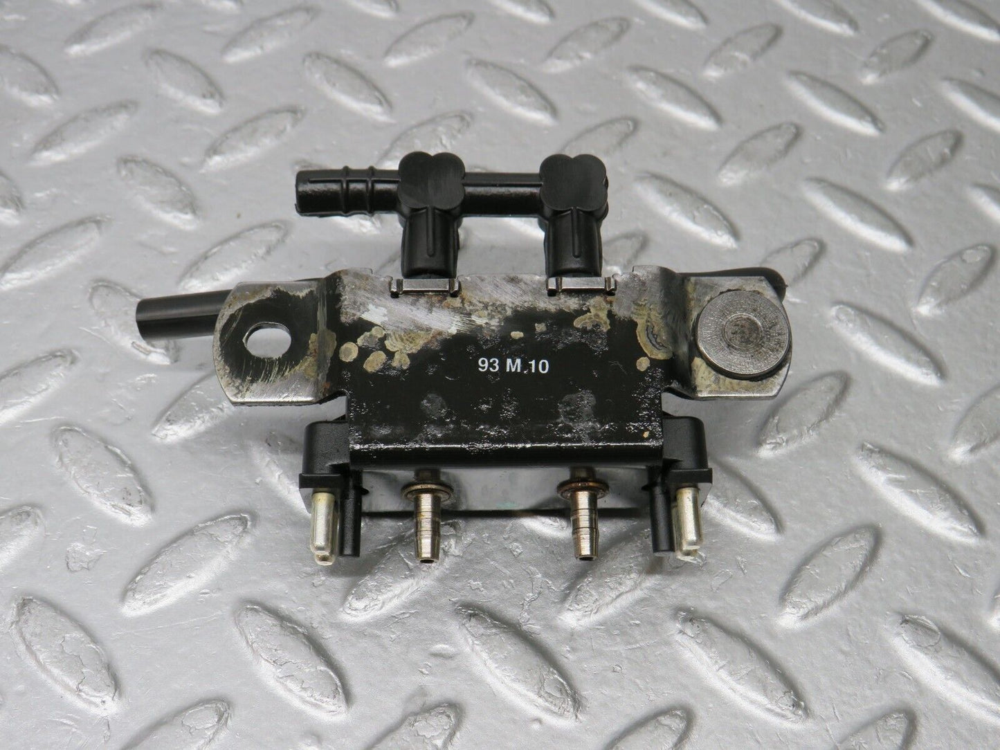 38325 Mercedes-Benz R129 280SL Coupe Solenoid Vacuum Valve 0025400097