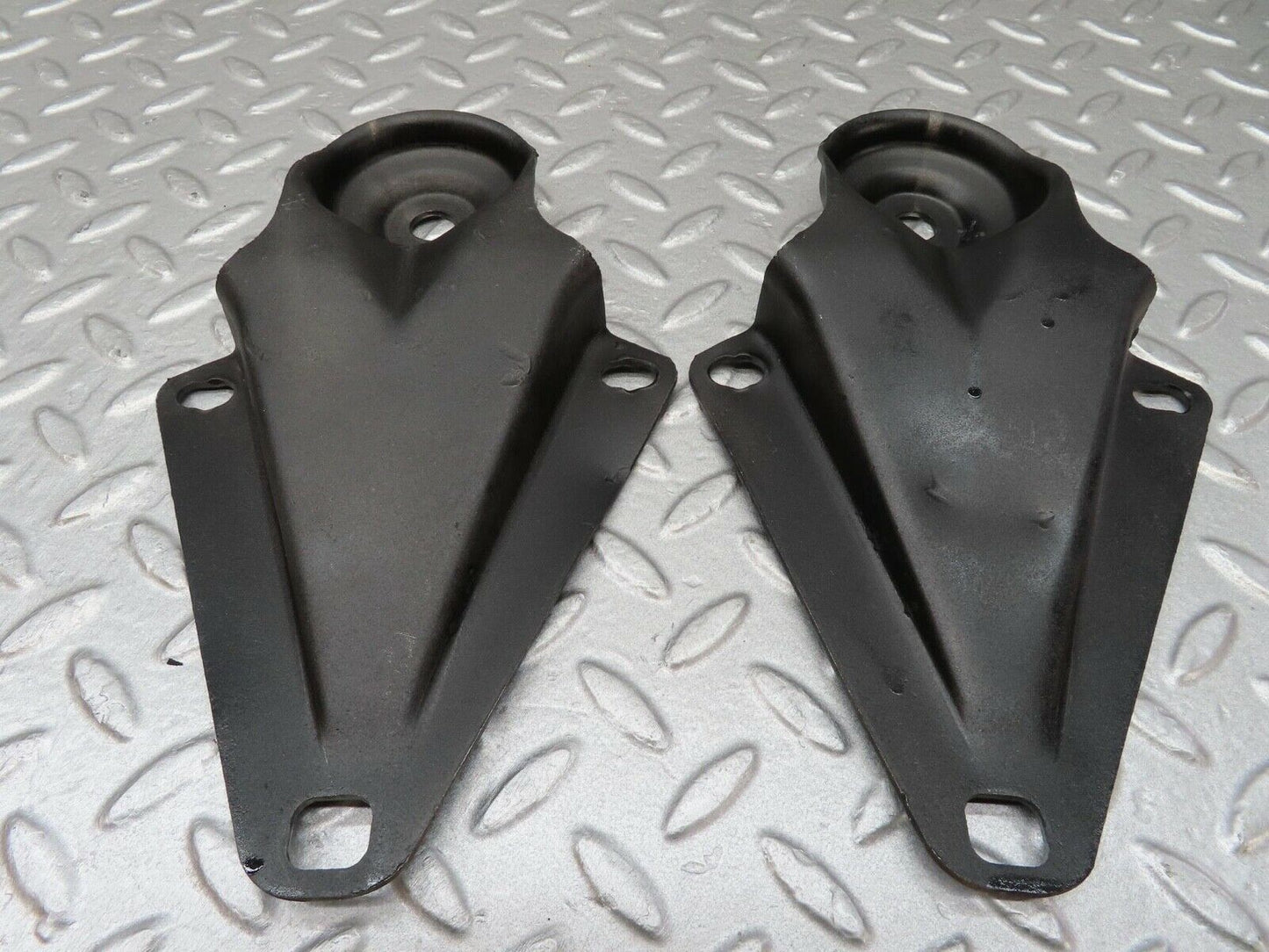 12756 Mercedes-Benz W111 220SE Rear Suspension Axle Mounting Bracket