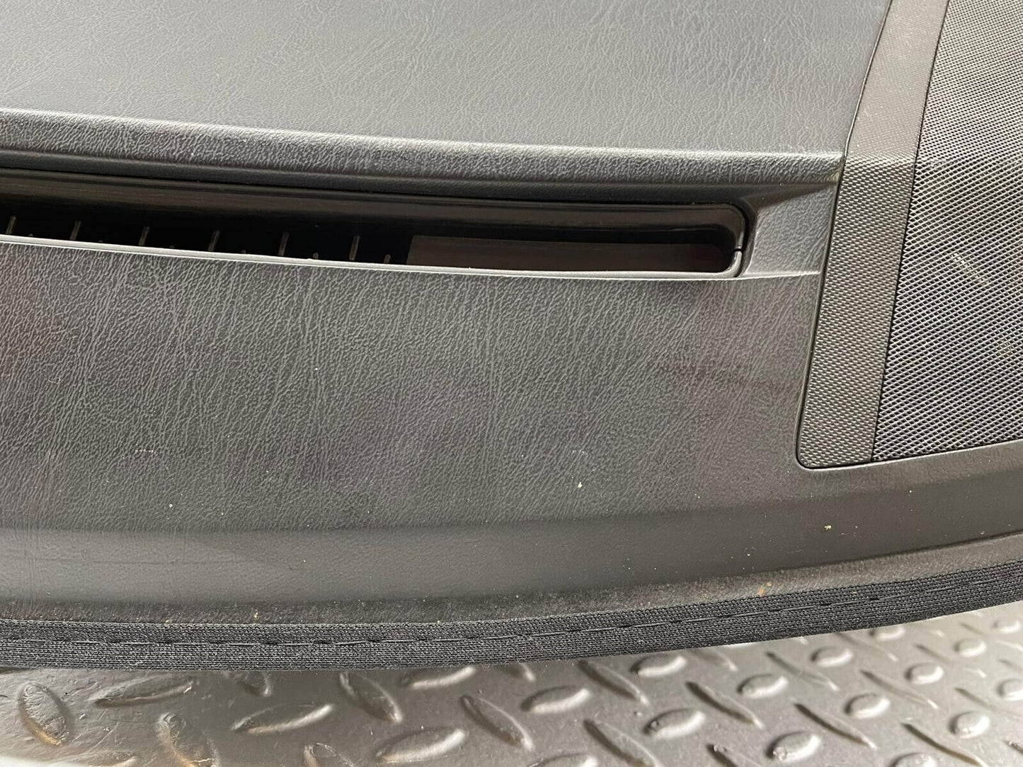 37966 Mercedes-Benz A124 320E Cabriolet Dashboard Black