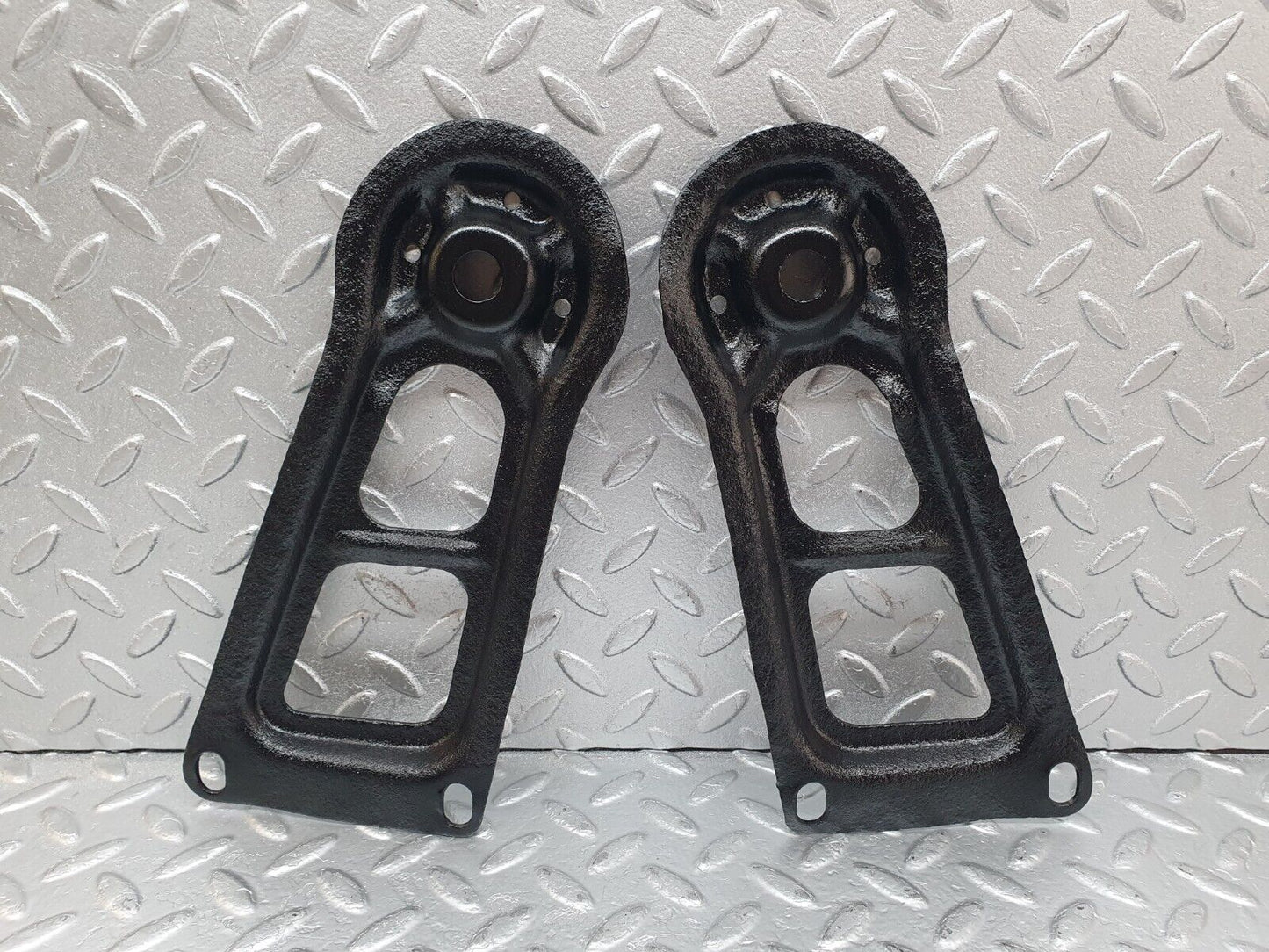 43893 Mercedes-Benz C123 230CE Coupe Rear Suspension Axle Mounting Bracket