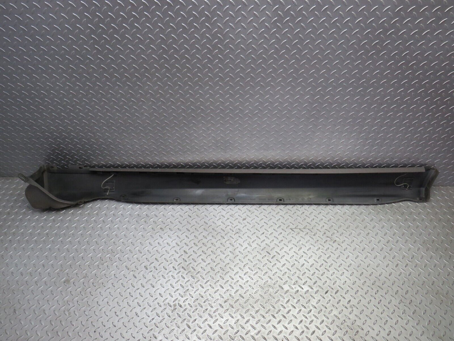36606 Mercedes-Benz W201 190E 2.0L Side Skirt Left 2016906340 2016981030 2016981230