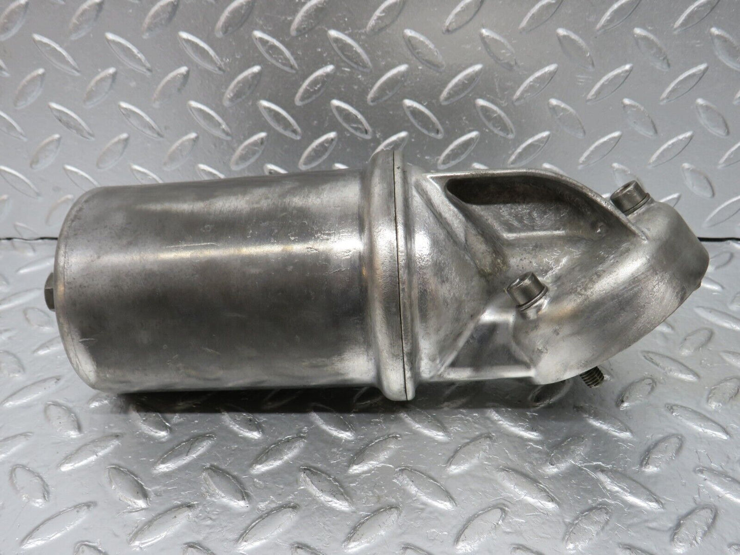 32982 Mercedes-Benz C107 R107 350 V8 Oil Filter Housing 1161840309