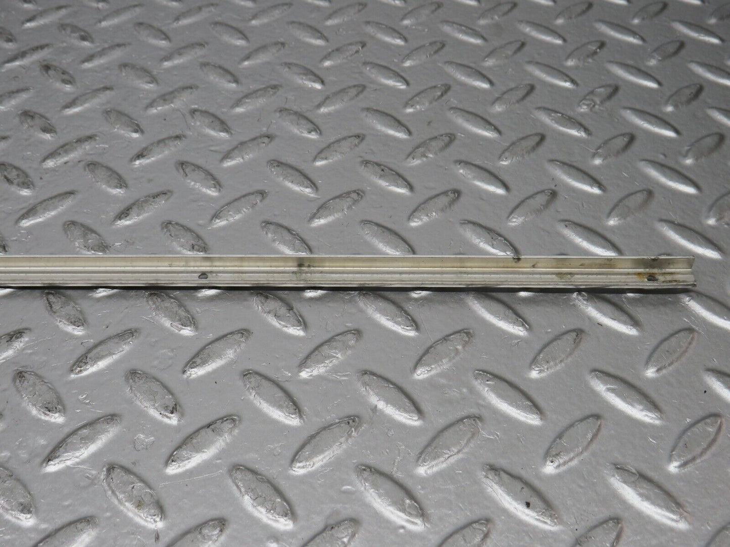 0489 Mercedes-Benz W123 230E Sunroof Chrome Trim