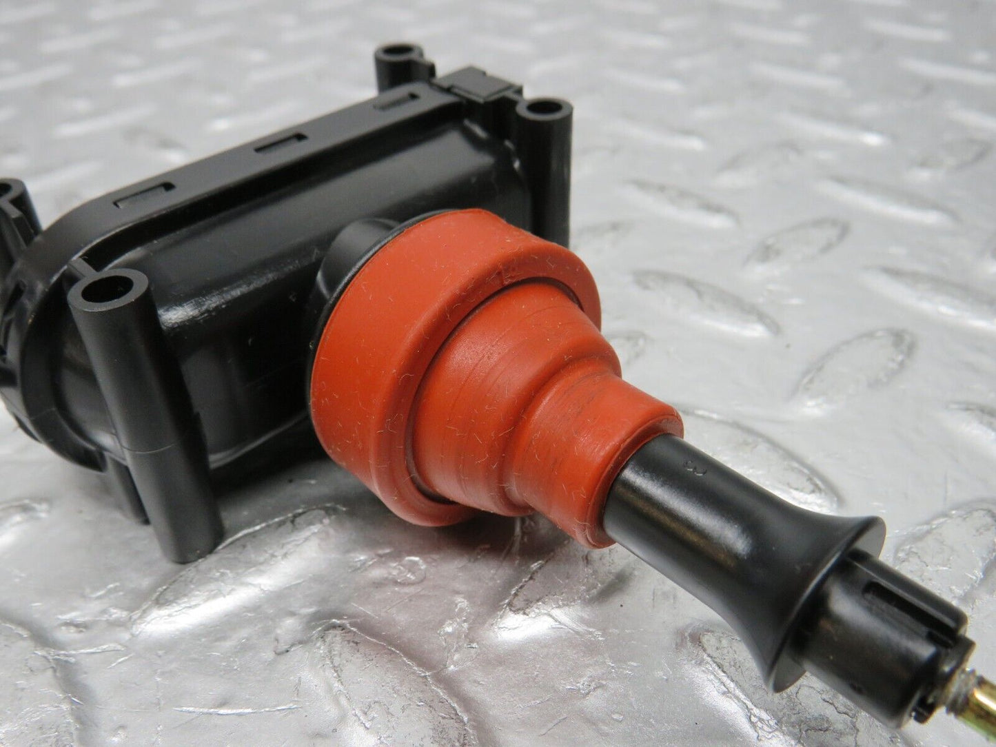 30687 Mercedes-Benz W201 190E 2.0L Trunk Lock Vacuum Actuator 2018050040