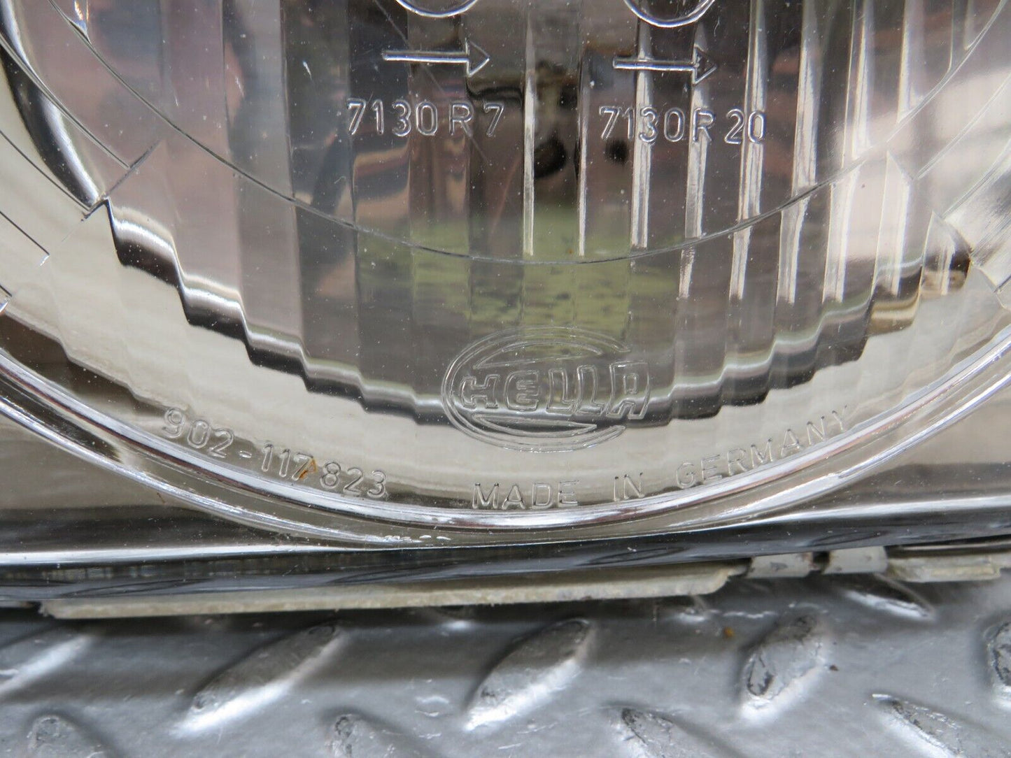 25398 Mercedes-Benz W123 200 Headlight Left Hella 11768300