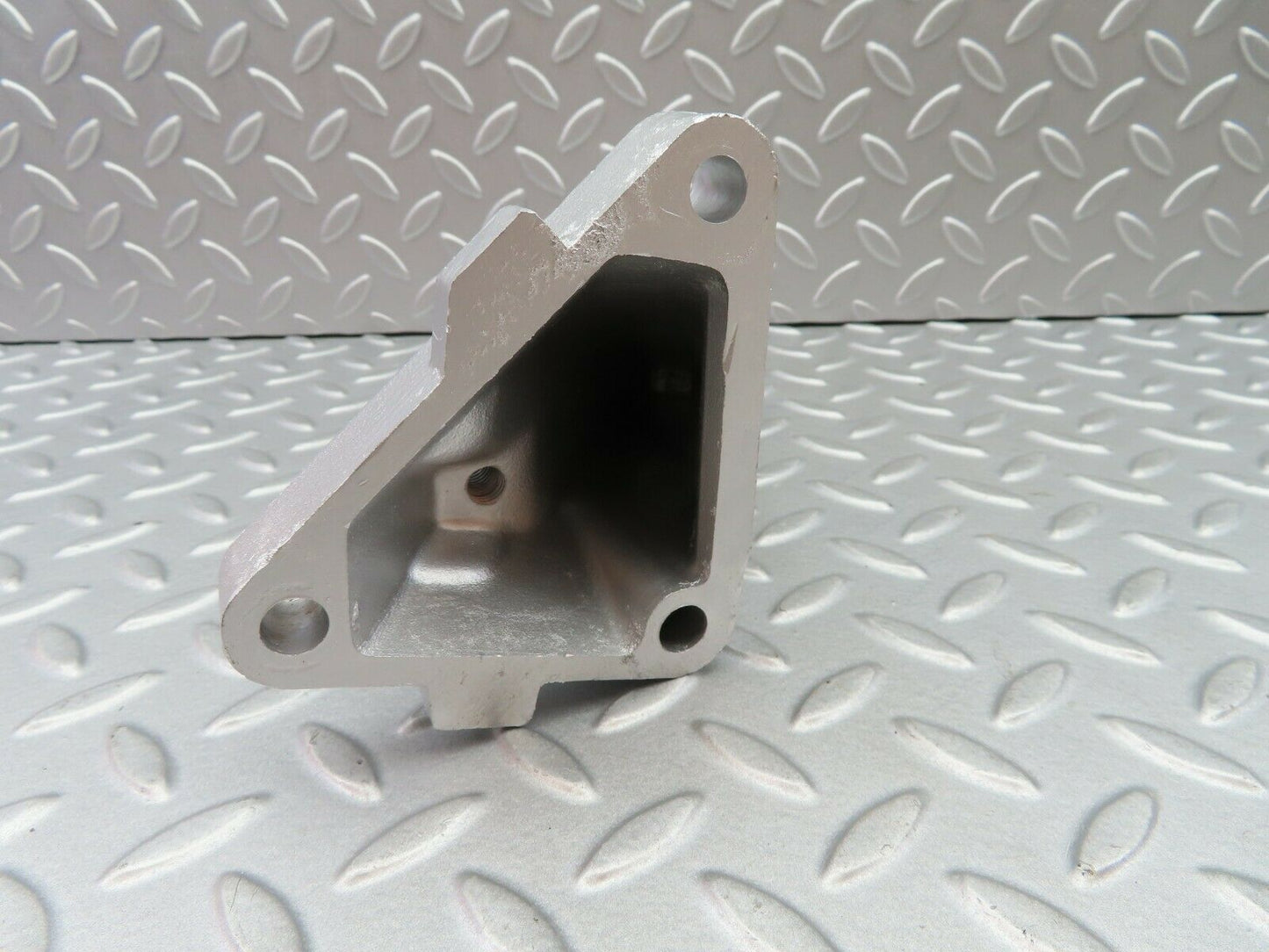 5952 Mercedes-Benz W123 200 Engine Mount Bracket Left Side 1022230504