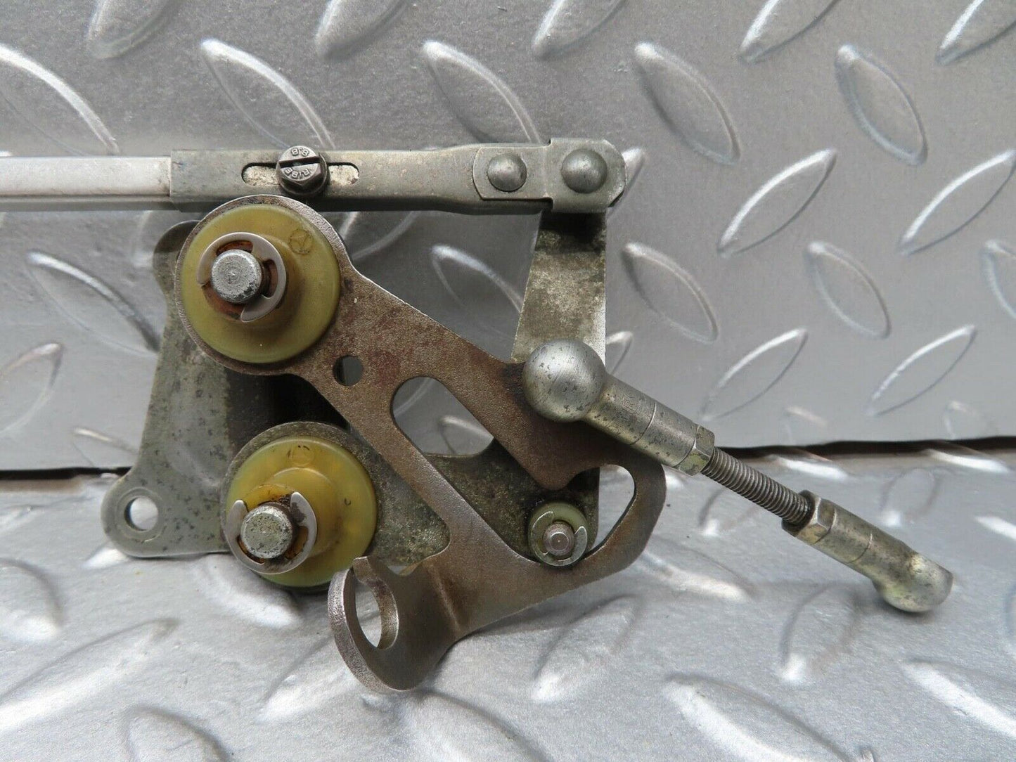 14015 Mercedes-Benz C107 280SLC Throttle Linkage