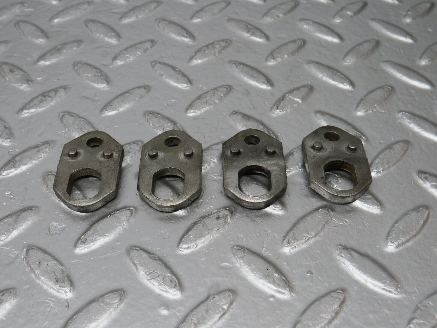 32737 Mercedes-Benz C107 R107 Fuel Injector Bracket Holder 4x
