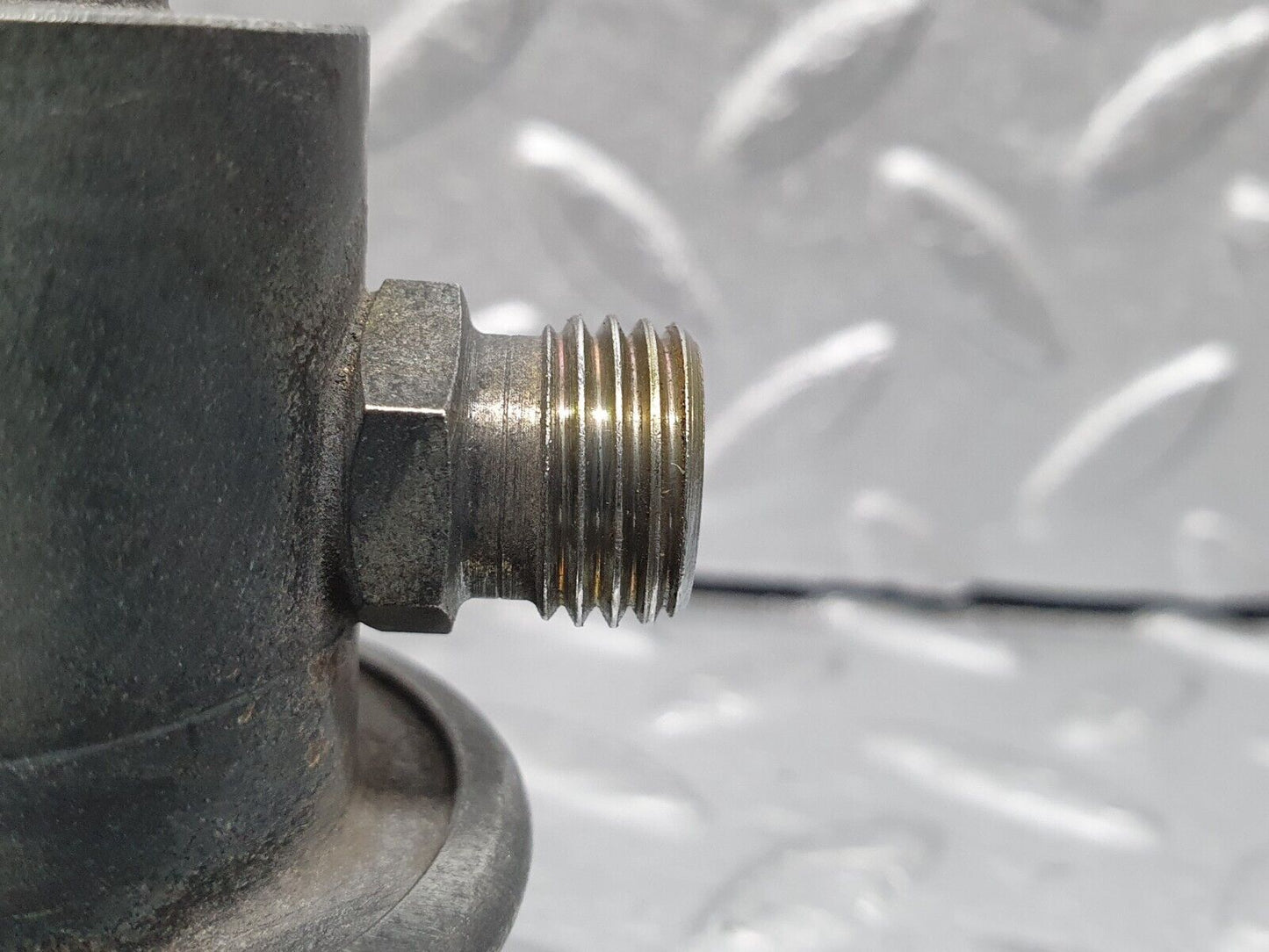 40963 Mercedes-Benz W126 300SE Fuel Pressure Regulator Bosch 0438161001