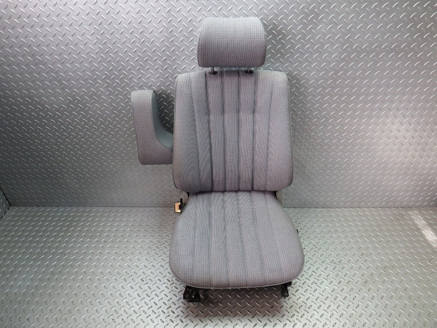 33705 Mercedes-Benz W201 190E Front Left Passenger Seat Grey