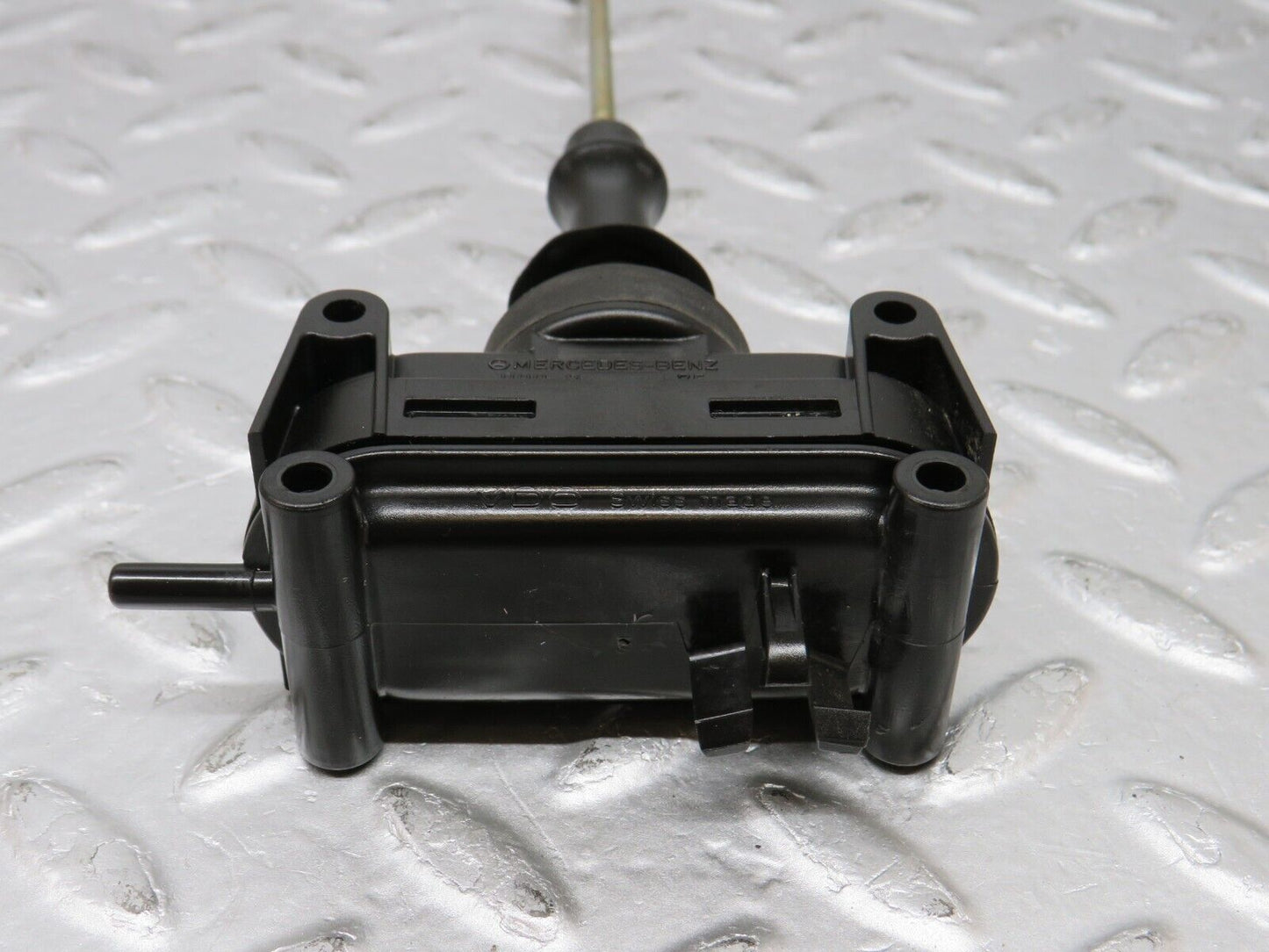 36203 Mercedes-Benz W126 420SE Rear Left Door Lock Vacuum Actuator 0008007975
