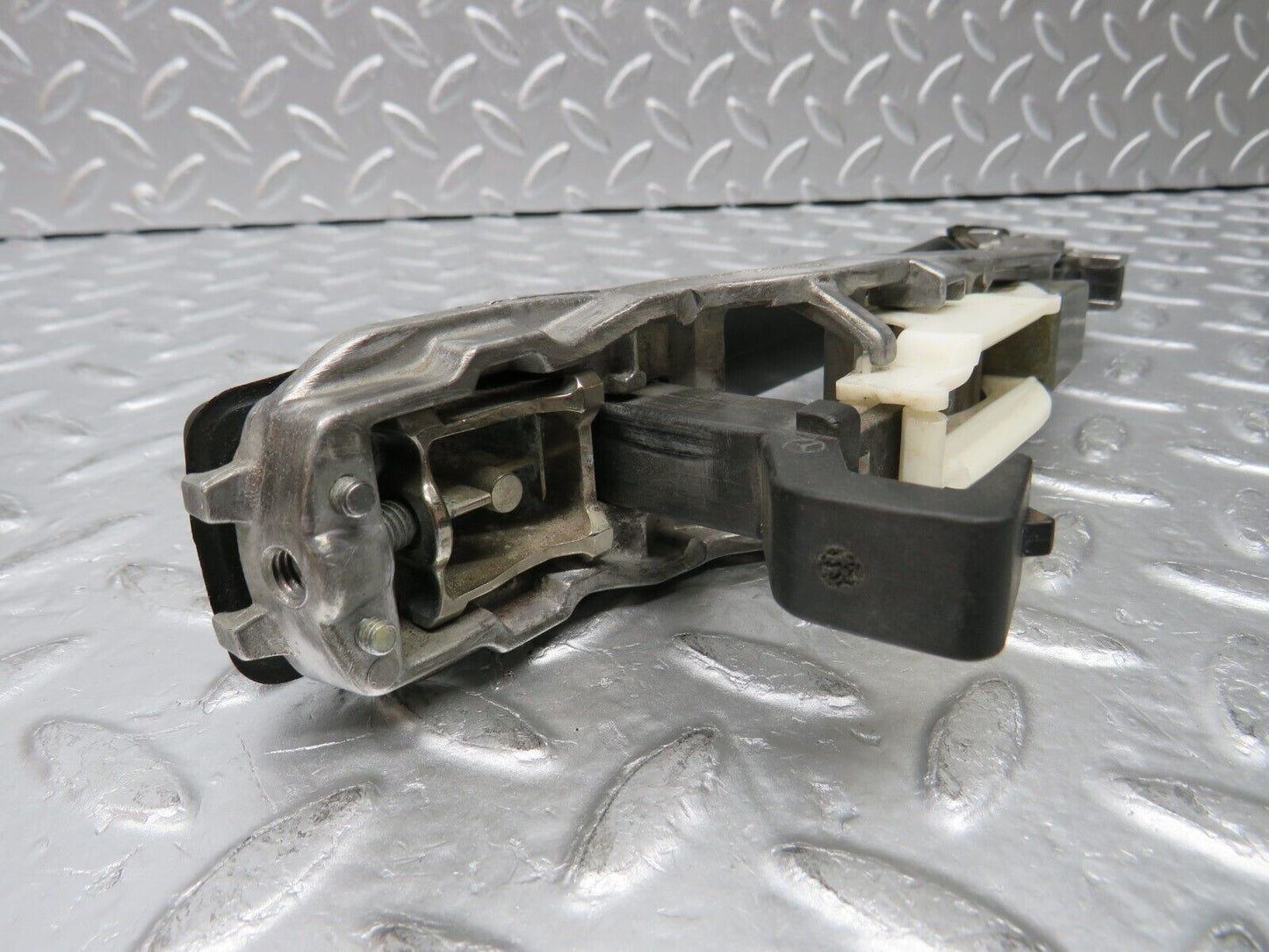 31373 Mercedes-Benz S124 220TE Rear Left Exterior Door Handle