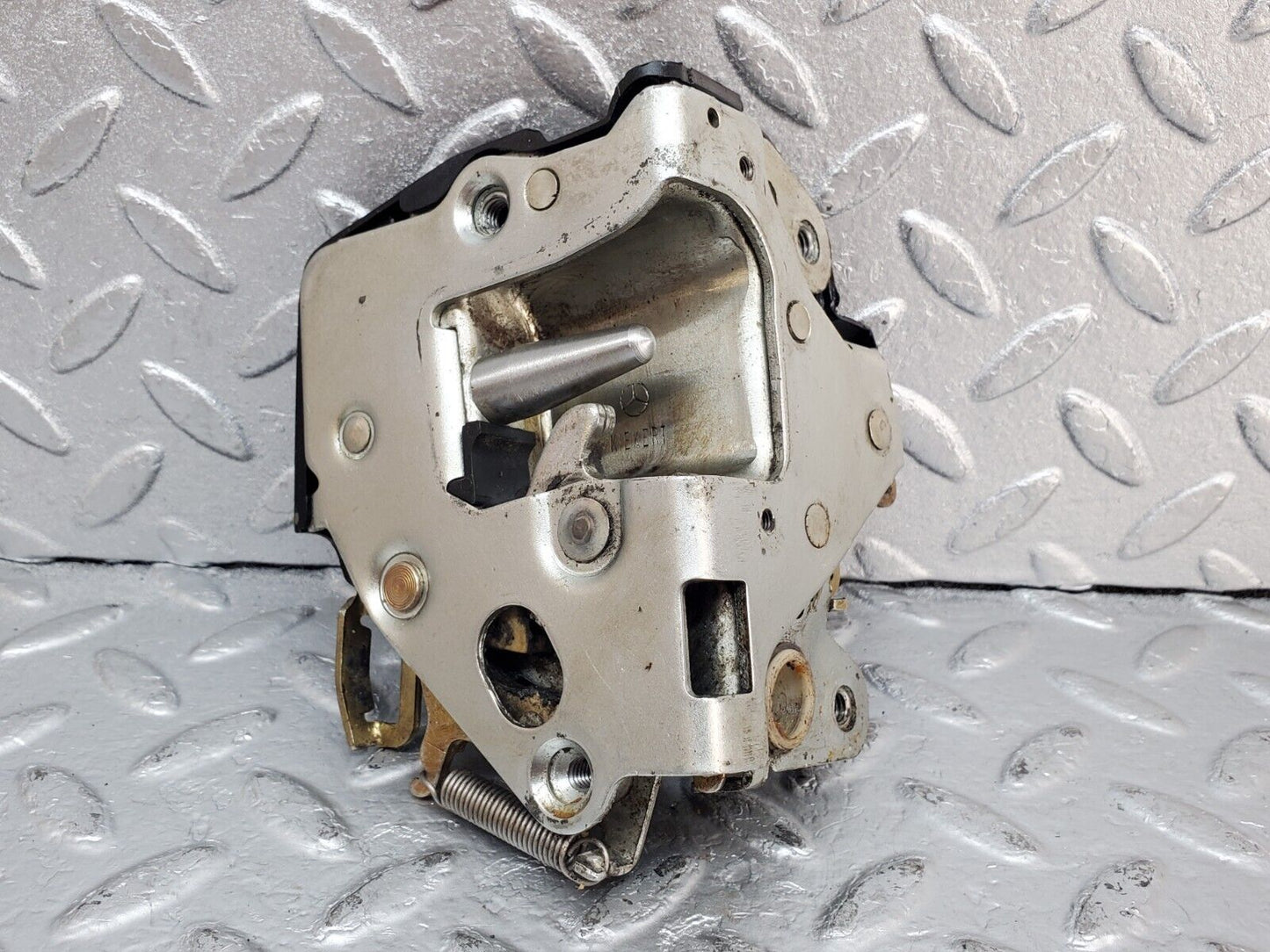 44431 Mercedes-Benz W123 280E Front Left Door Lock Mechanism 1237230108