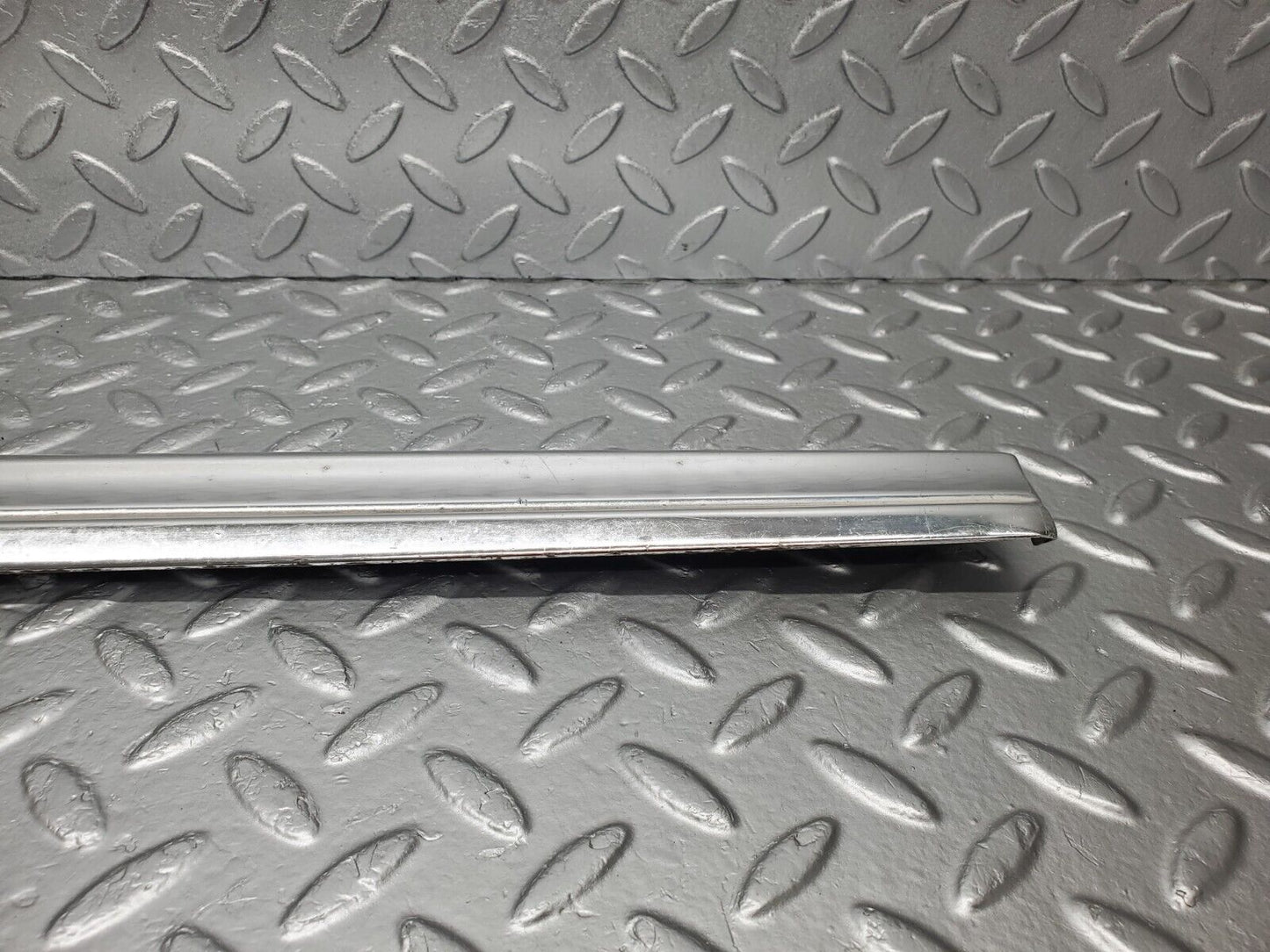 46430 Mercedes-Benz C123 280CE Coupe Right Door Chrome Moulding Trim