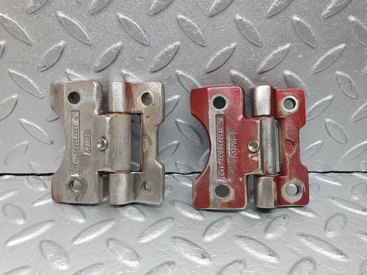 40949 Mercedes-Benz W126 300SE Door Hinge Pair Right 1237200037