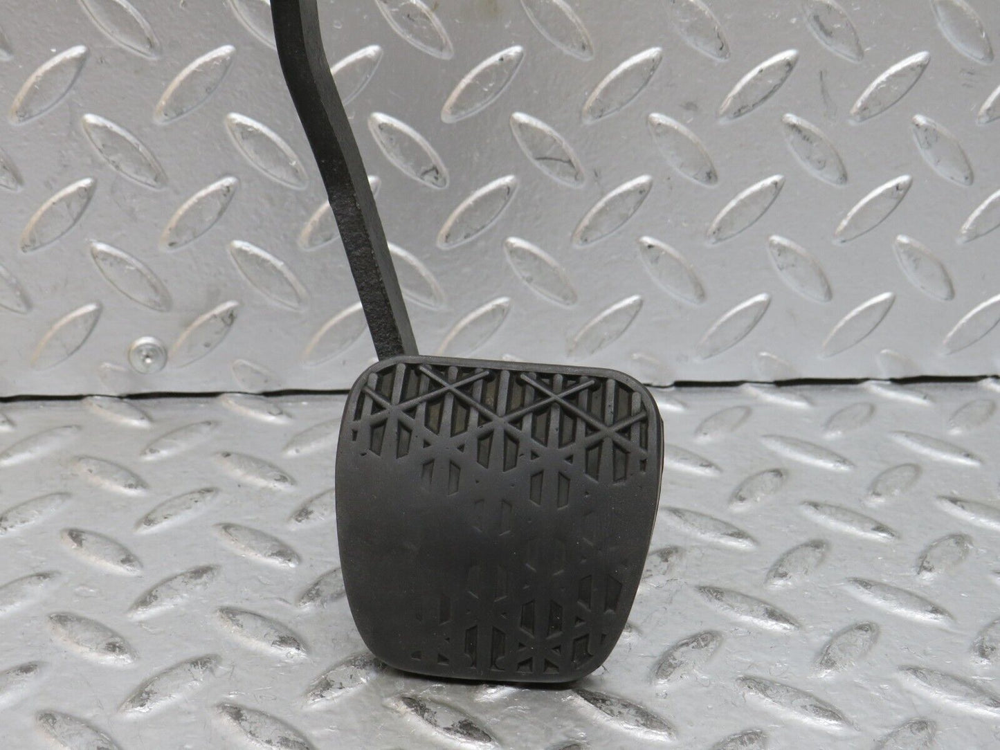 28389 Mercedes-Benz S123 240D Wagon Brake Pedal With Rubber 1102910182