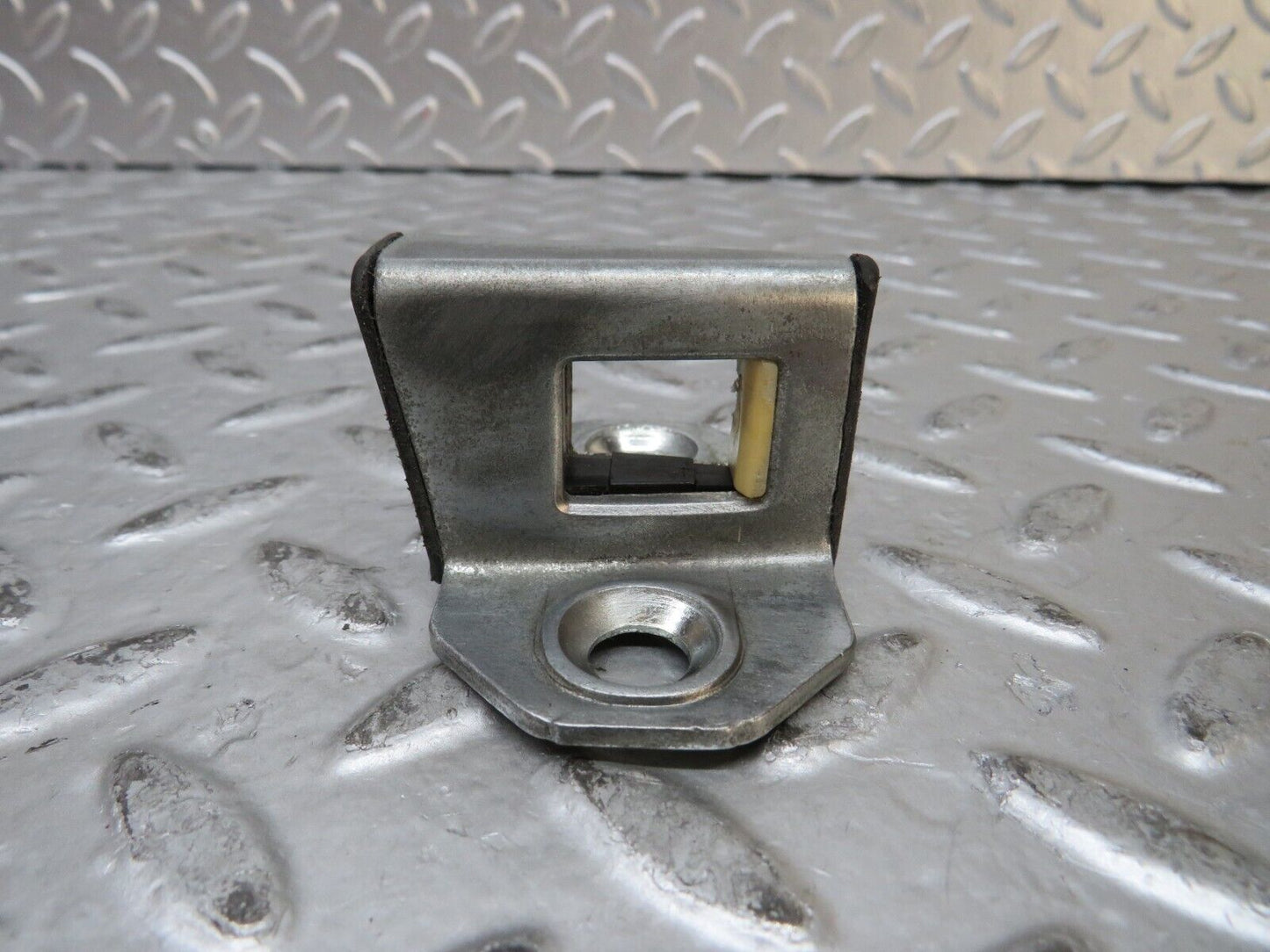 27747 Mercedes-Benz S124 300TE Wagon Door Lock Latch