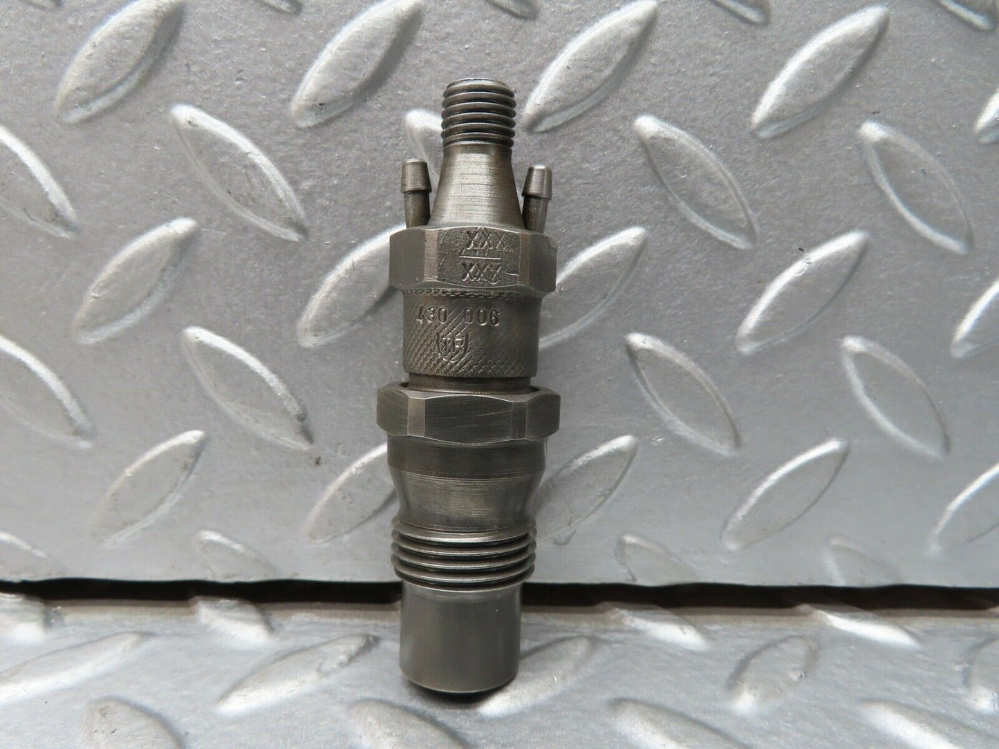 19253 Mercedes-Benz W123 300D Fuel Injector Bosch KCA30SD27/4