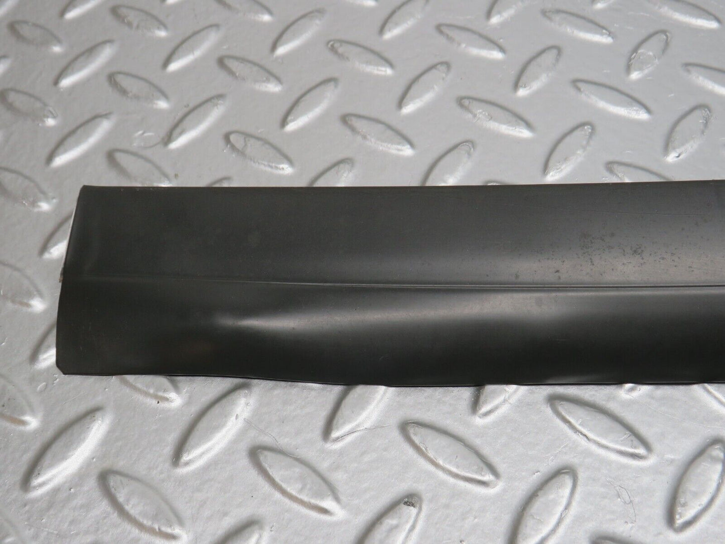 32587 Mercedes-Benz S124 300TE Wagon Windscreen Lower Moulding Trim Pair