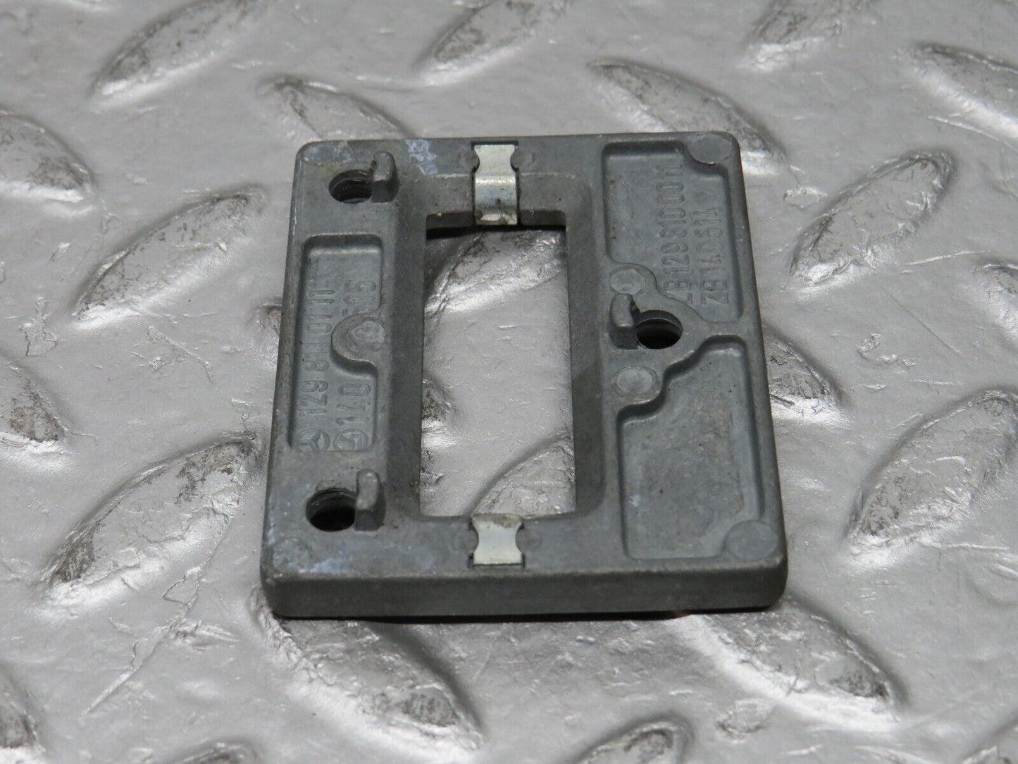 37843 Mercedes-Benz A124 320E Cabriolet Rear View Mirror Bracket 1298110111
